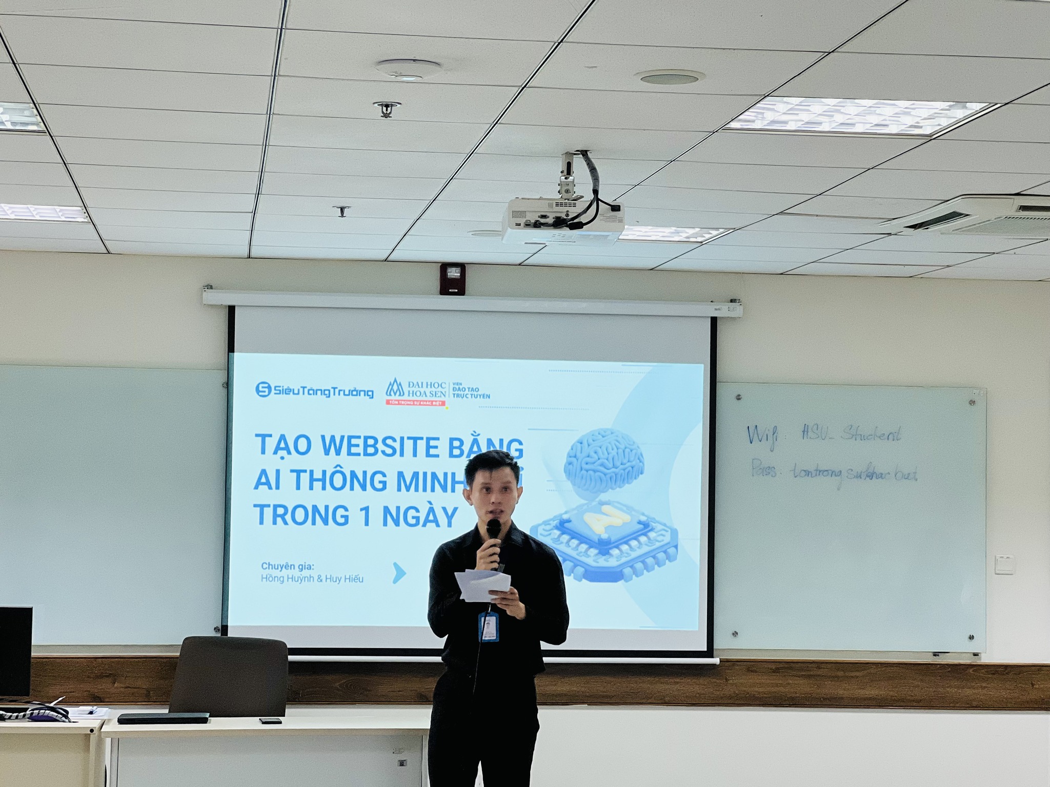 Sinh viên Viện Đào tạo Trực tuyến tạo website chỉ trong 1 ngày với AI