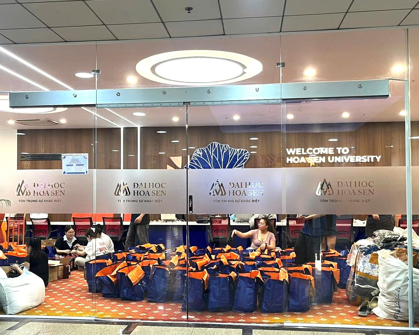 Trường Đại học Hoa Sen chung tay hướng về miền Trung