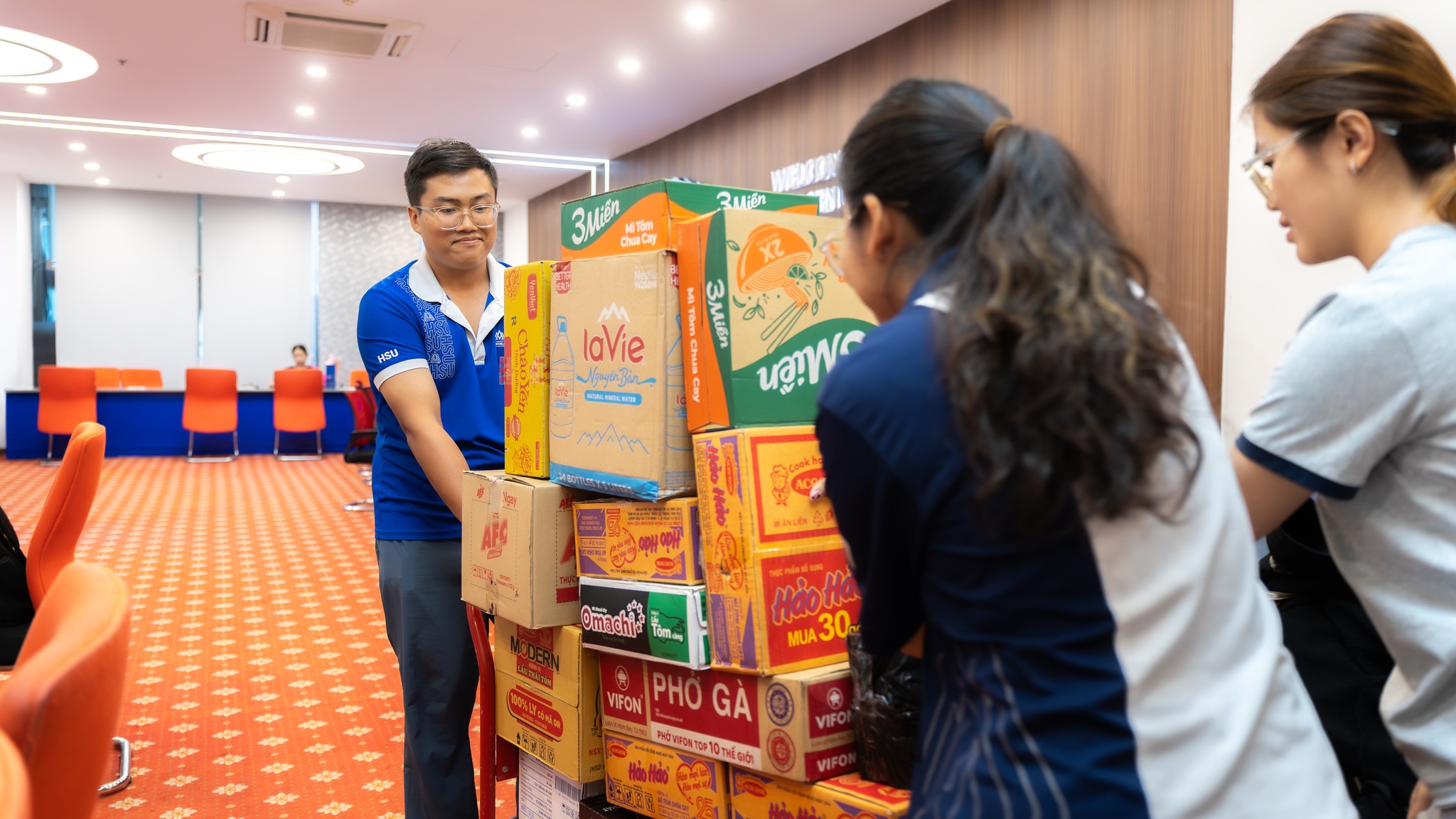 Trường Đại học Hoa Sen chung tay hướng về miền Trung