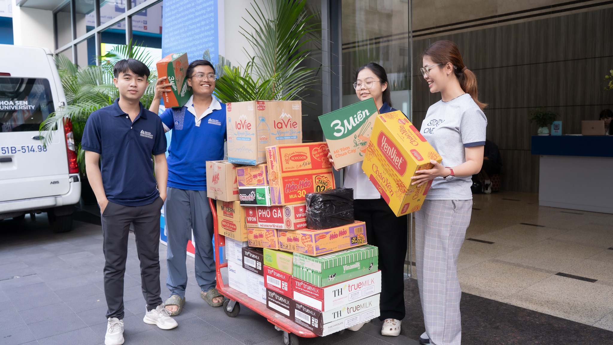 Trường Đại học Hoa Sen chung tay hướng về miền Trung