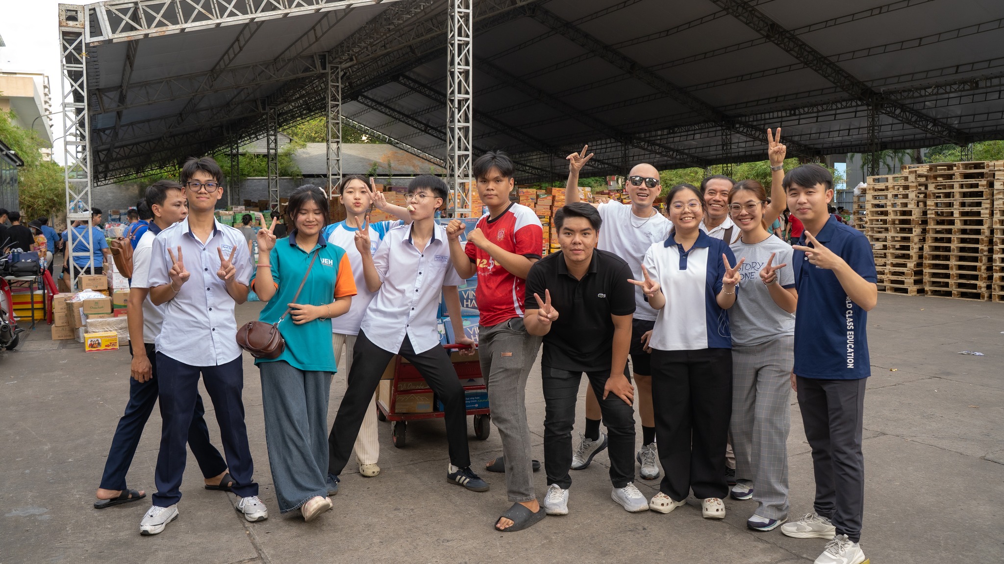 Trường Đại học Hoa Sen chung tay hướng về miền Trung