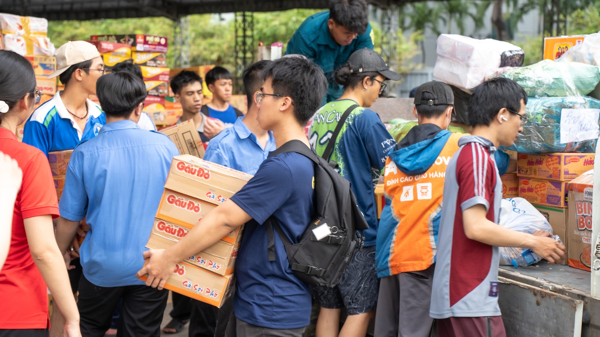 Trường Đại học Hoa Sen chung tay hướng về miền Trung