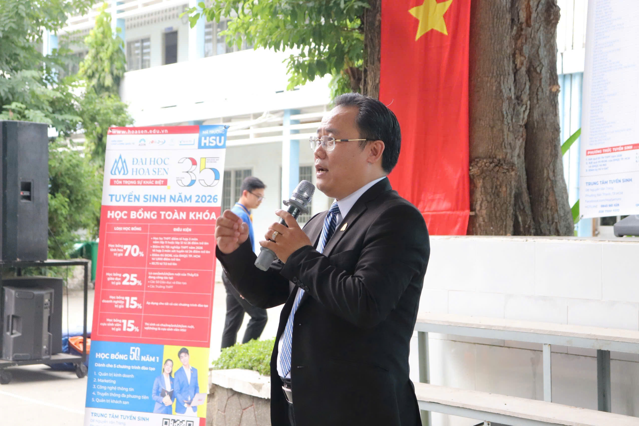 Hướng nghiệp với THPT Hoàng Hoa Thám: “Hiểu bản thân - Kiến tạo tương lai”