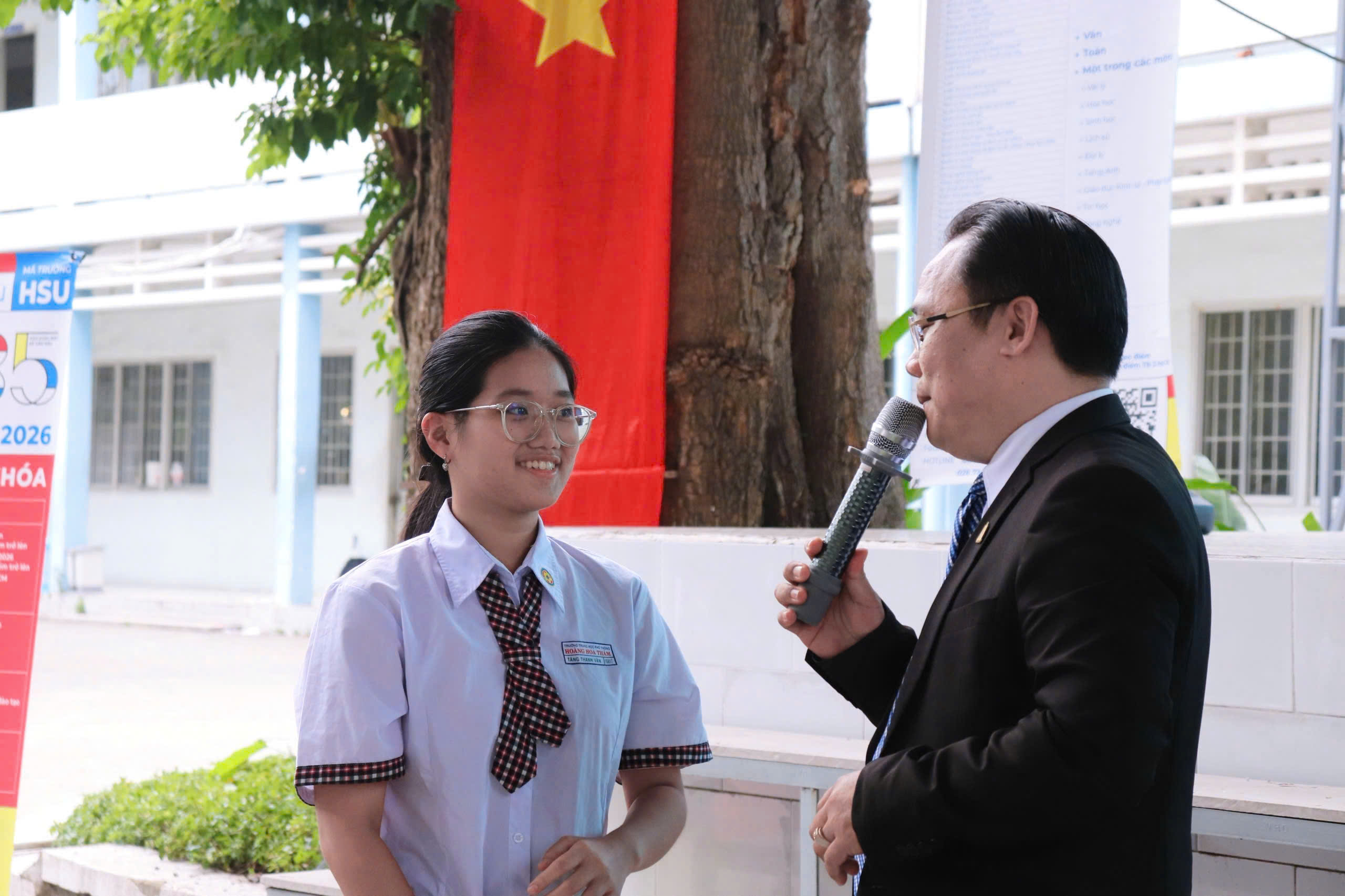 Hướng nghiệp với THPT Hoàng Hoa Thám: “Hiểu bản thân - Kiến tạo tương lai”