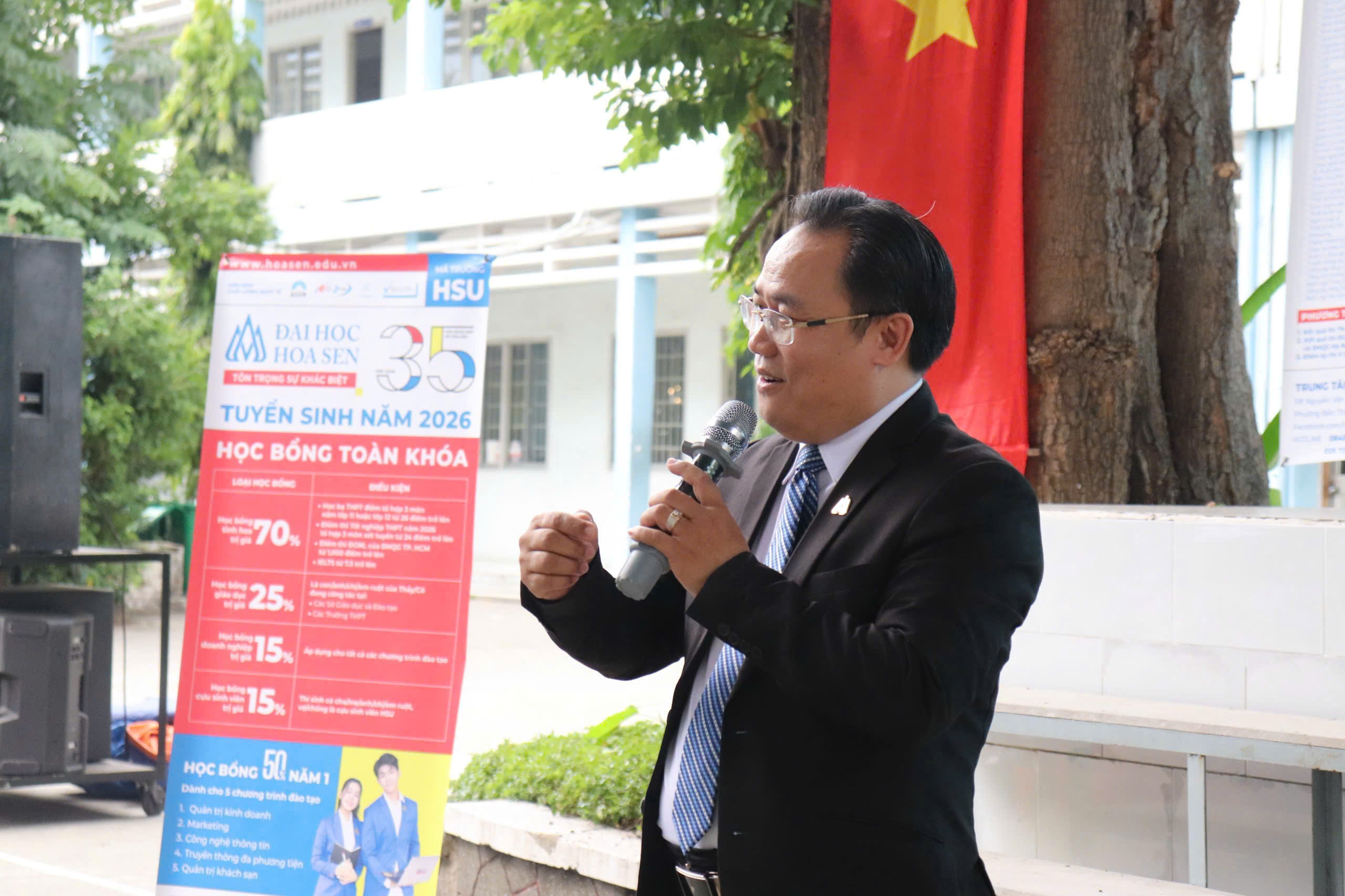 Hướng nghiệp với THPT Hoàng Hoa Thám: “Hiểu bản thân - Kiến tạo tương lai”