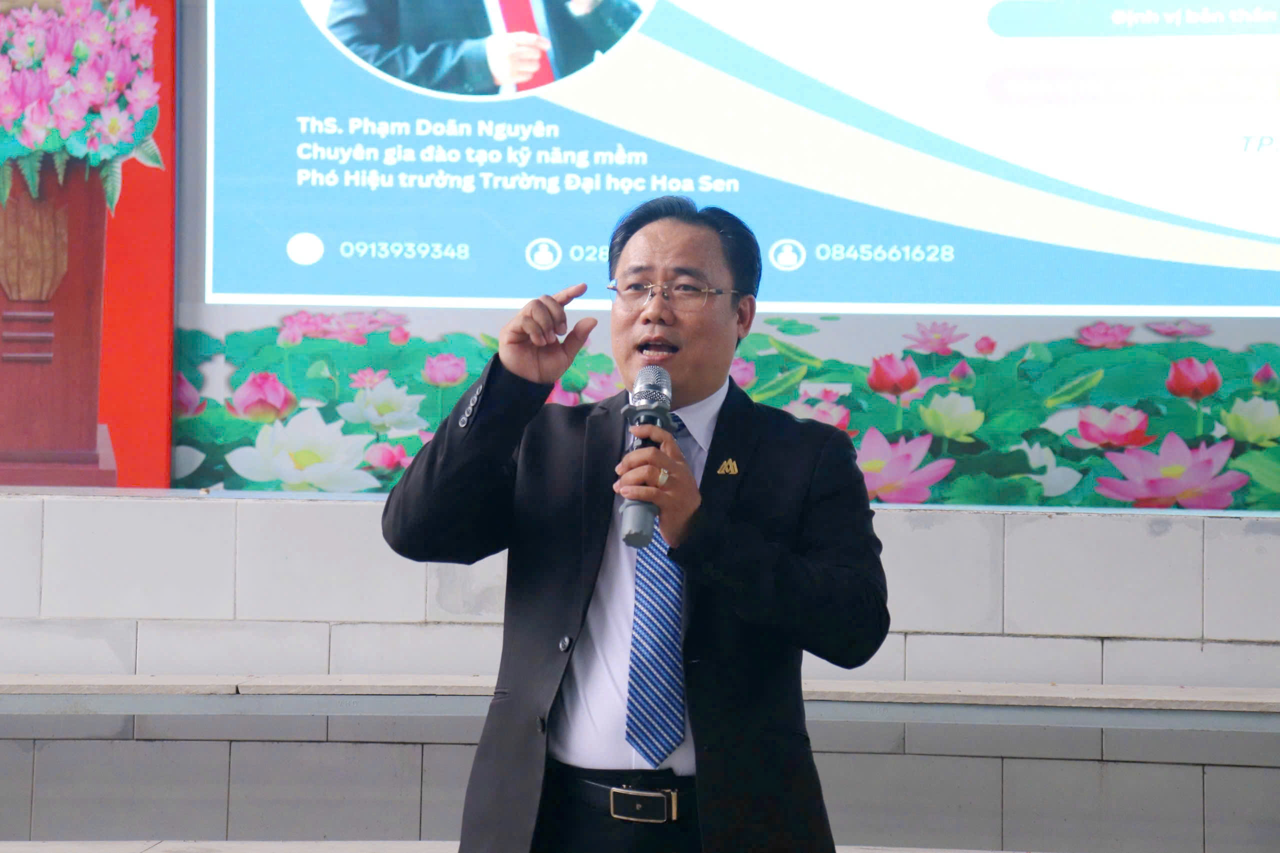 Hướng nghiệp với THPT Hoàng Hoa Thám: “Hiểu bản thân - Kiến tạo tương lai”