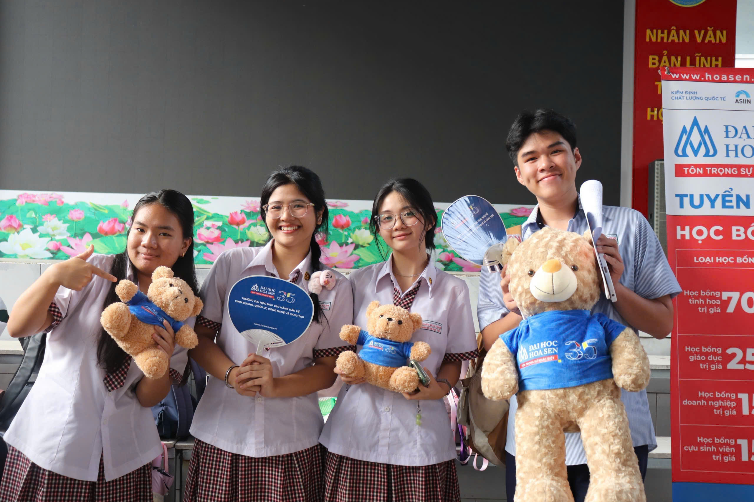 Hướng nghiệp với THPT Hoàng Hoa Thám: “Hiểu bản thân - Kiến tạo tương lai”