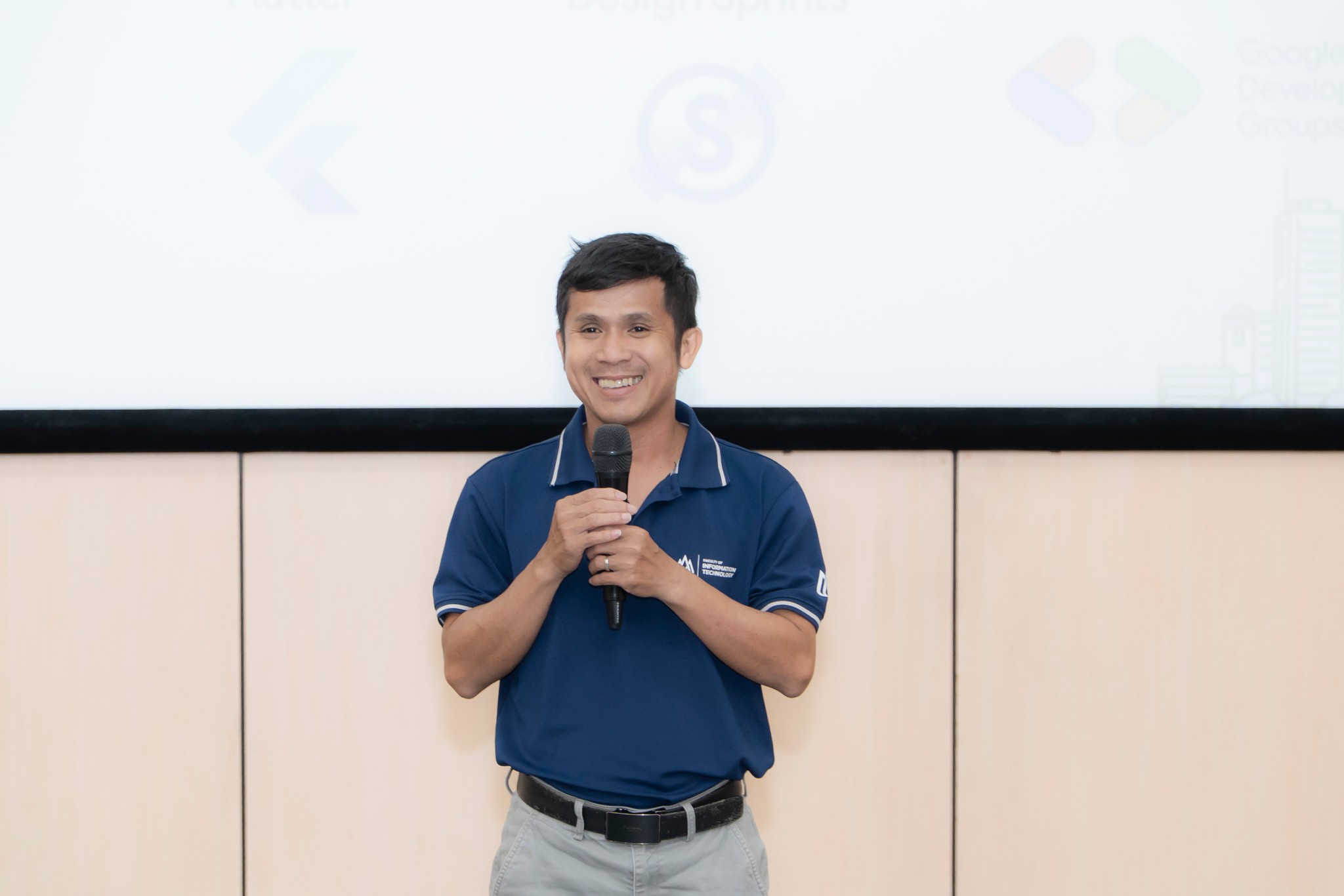 "DevFest On Campus HSU 2025" – Chuyển hoá ý tưởng thành sản phẩm
