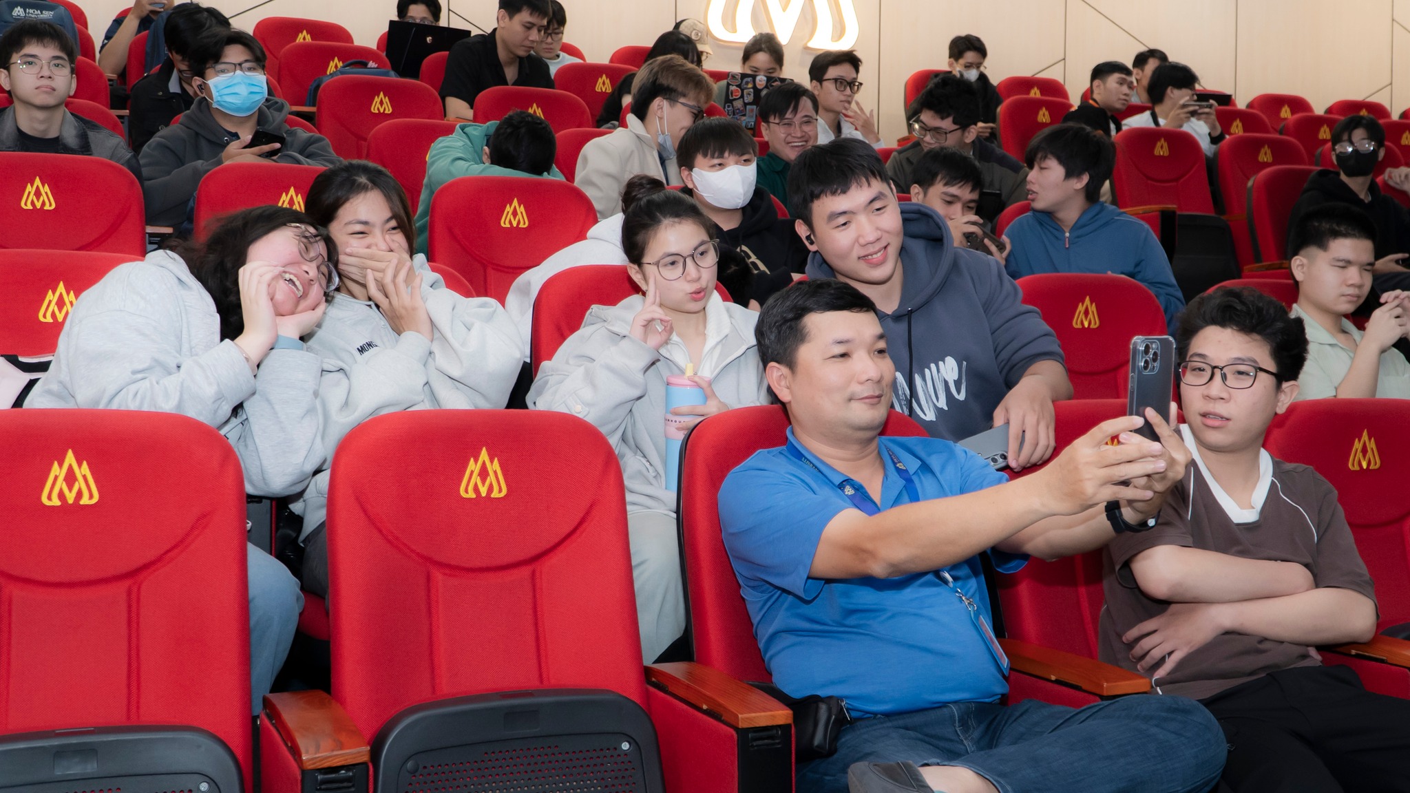 "DevFest On Campus HSU 2025" – Chuyển hoá ý tưởng thành sản phẩm
