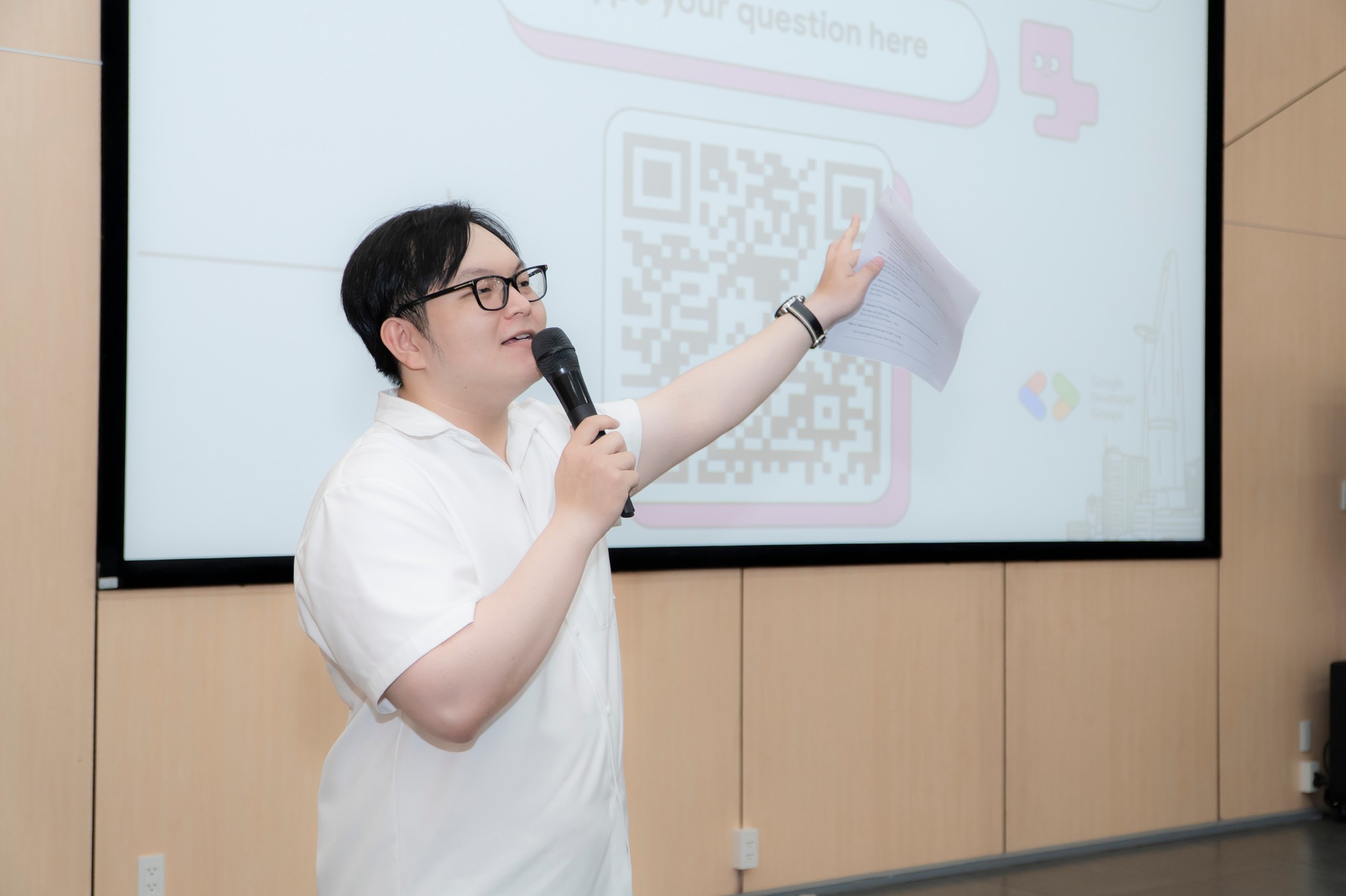 "DevFest On Campus HSU 2025" – Chuyển hoá ý tưởng thành sản phẩm