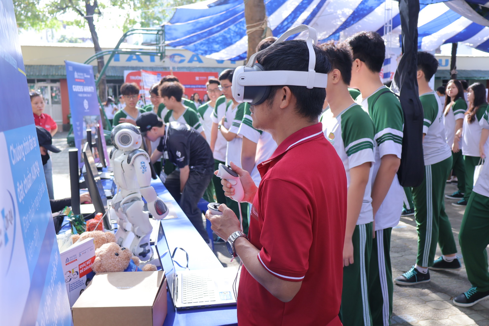 HSU lan tỏa tinh thần học tập tại Lễ hội Truyền thống Trường Trương Vĩnh Ký