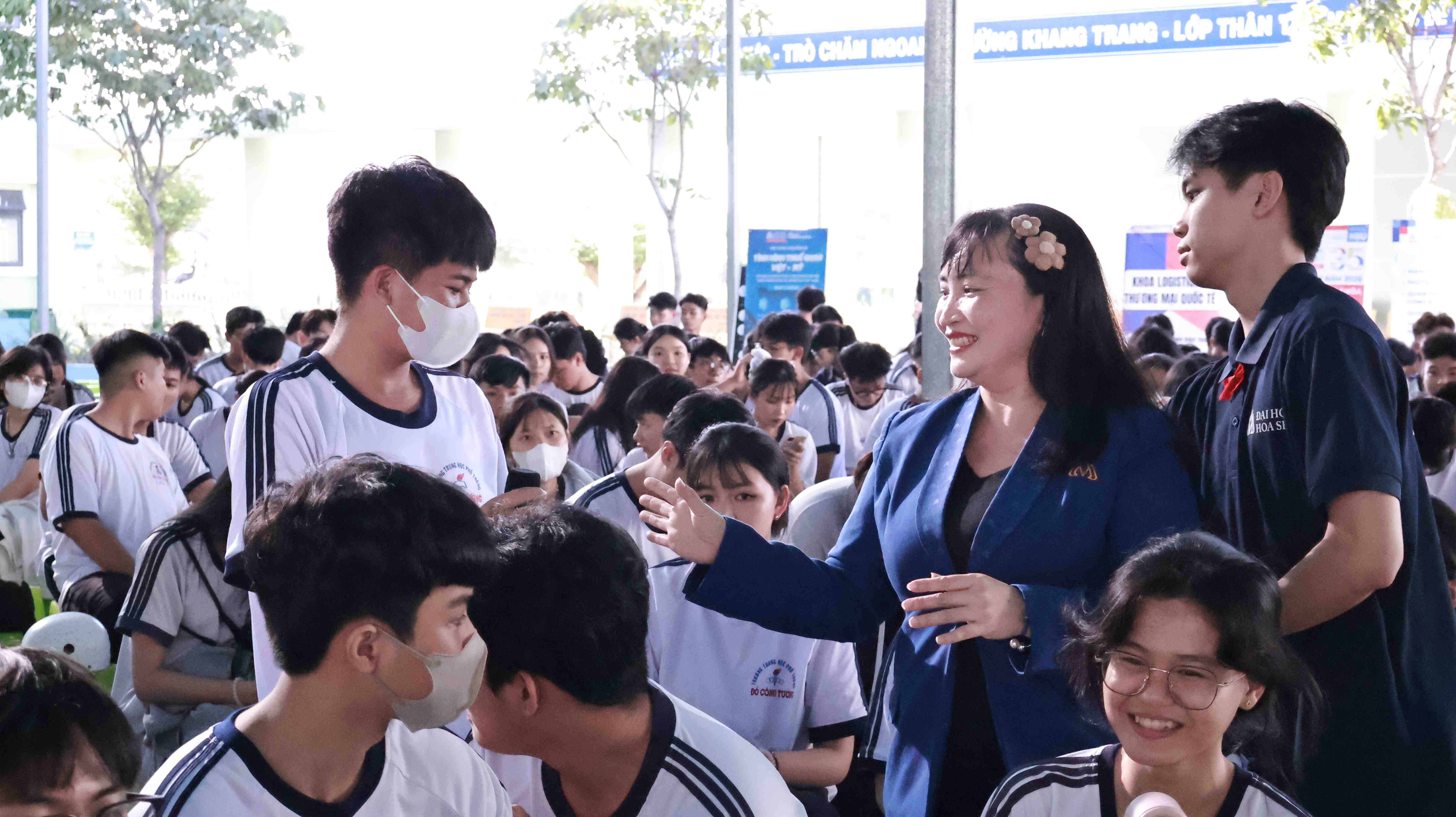 HSU đồng hành tư vấn ngành học cho học sinh Đồng Tháp trong không khí Giáng sinh rộn ràng