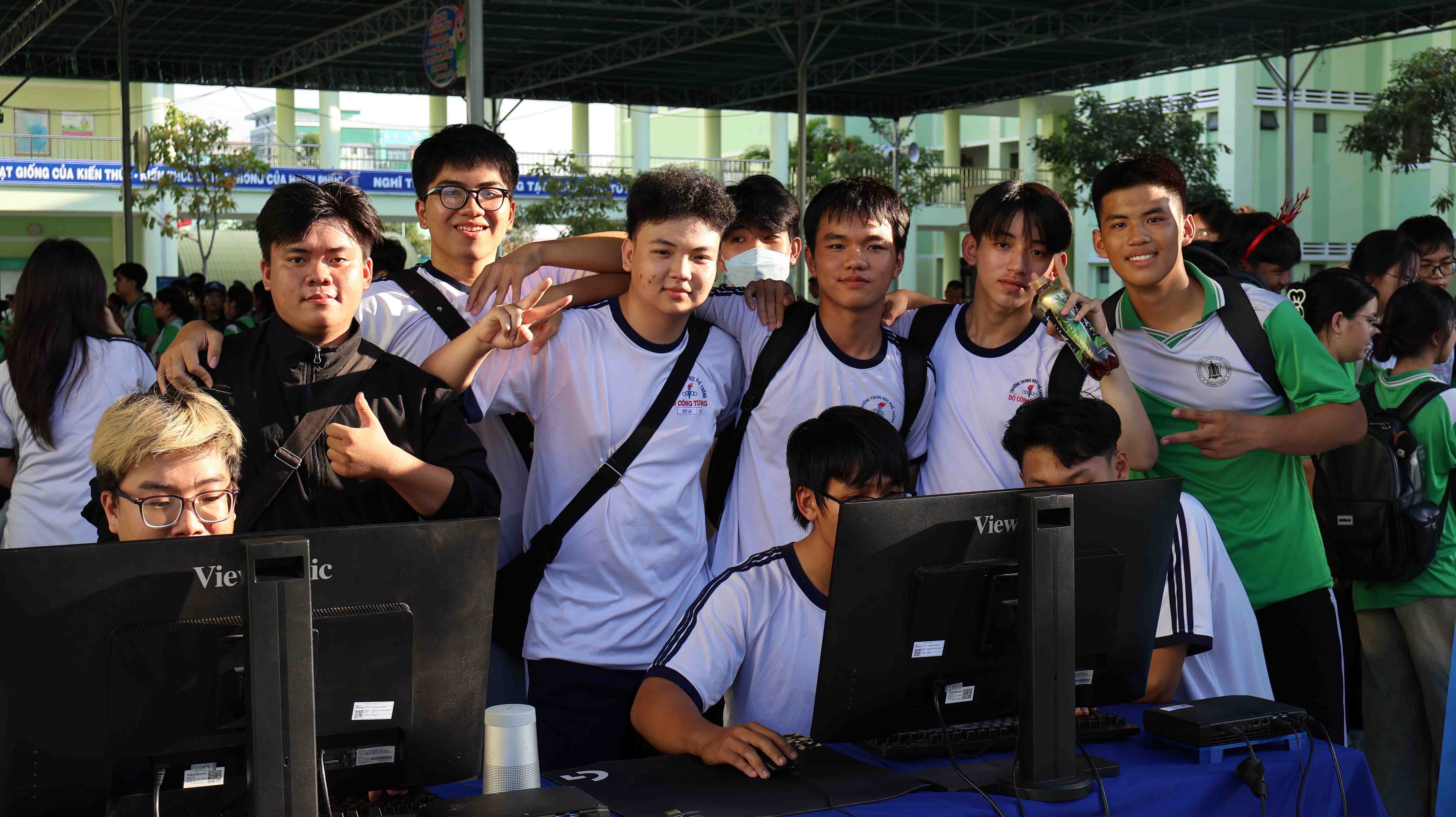 HSU đồng hành tư vấn ngành học cho học sinh Đồng Tháp trong không khí Giáng sinh rộn ràng