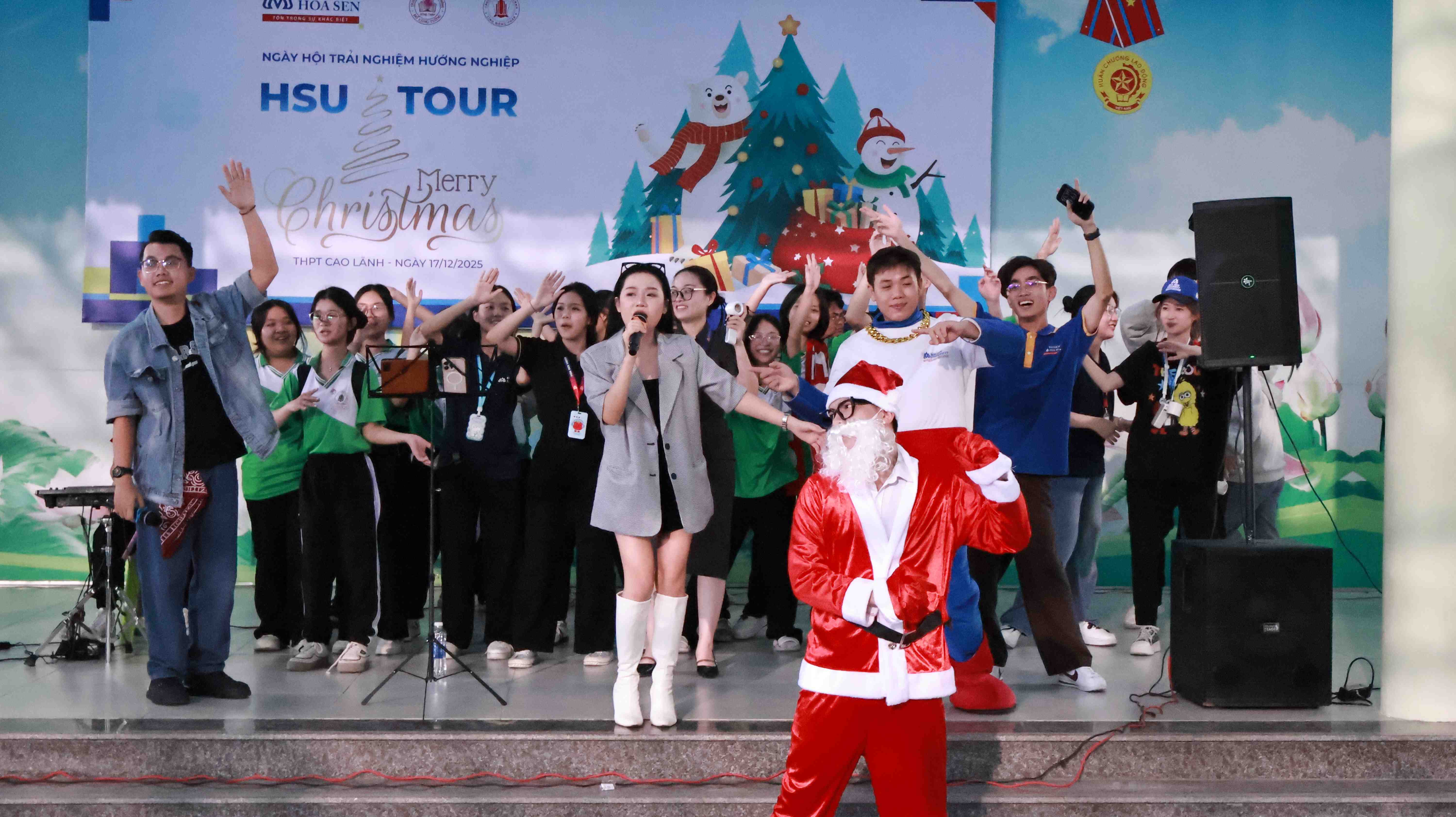 HSU đồng hành tư vấn ngành học cho học sinh Đồng Tháp trong không khí Giáng sinh rộn ràng