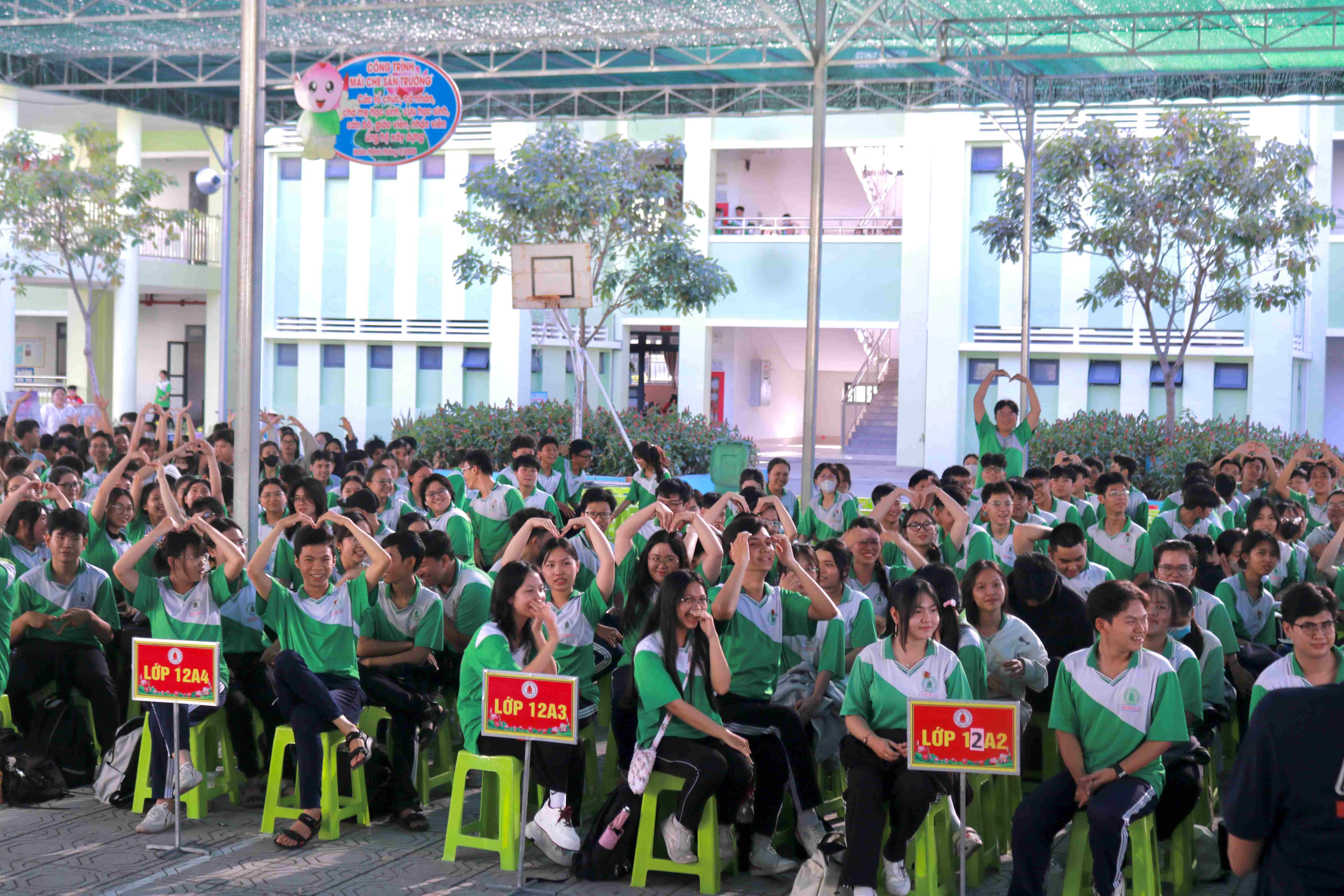 HSU đồng hành tư vấn ngành học cho học sinh Đồng Tháp trong không khí Giáng sinh rộn ràng