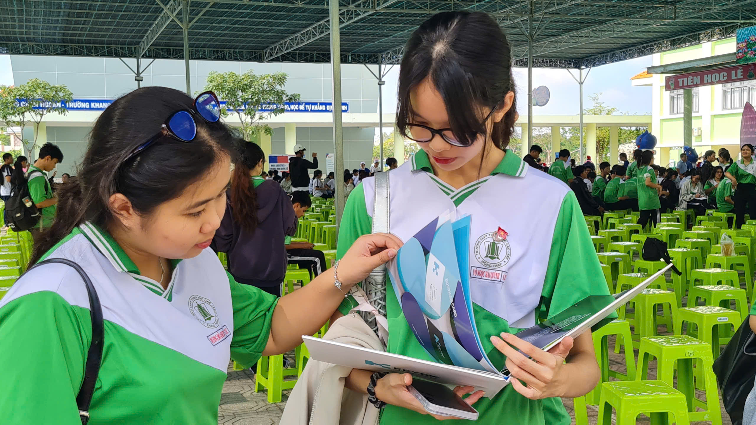 HSU đồng hành tư vấn ngành học cho học sinh Đồng Tháp trong không khí Giáng sinh rộn ràng