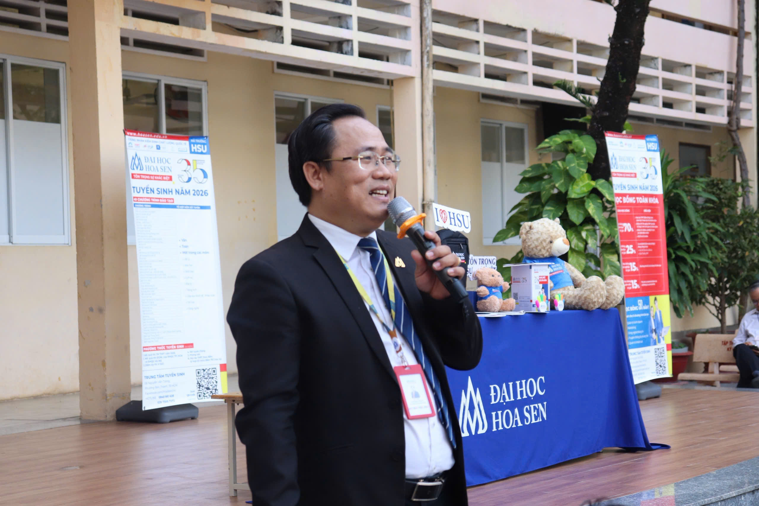 Học sinh THPT Lê Hồng Phong “săn” học bổng HSU trong chương trình hướng nghiệp