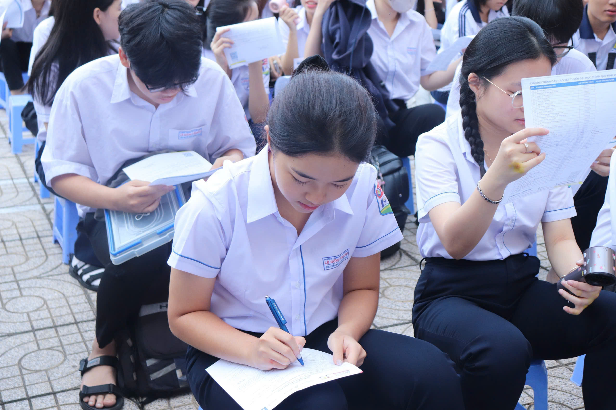 Học sinh THPT Lê Hồng Phong “săn” học bổng HSU trong chương trình hướng nghiệp