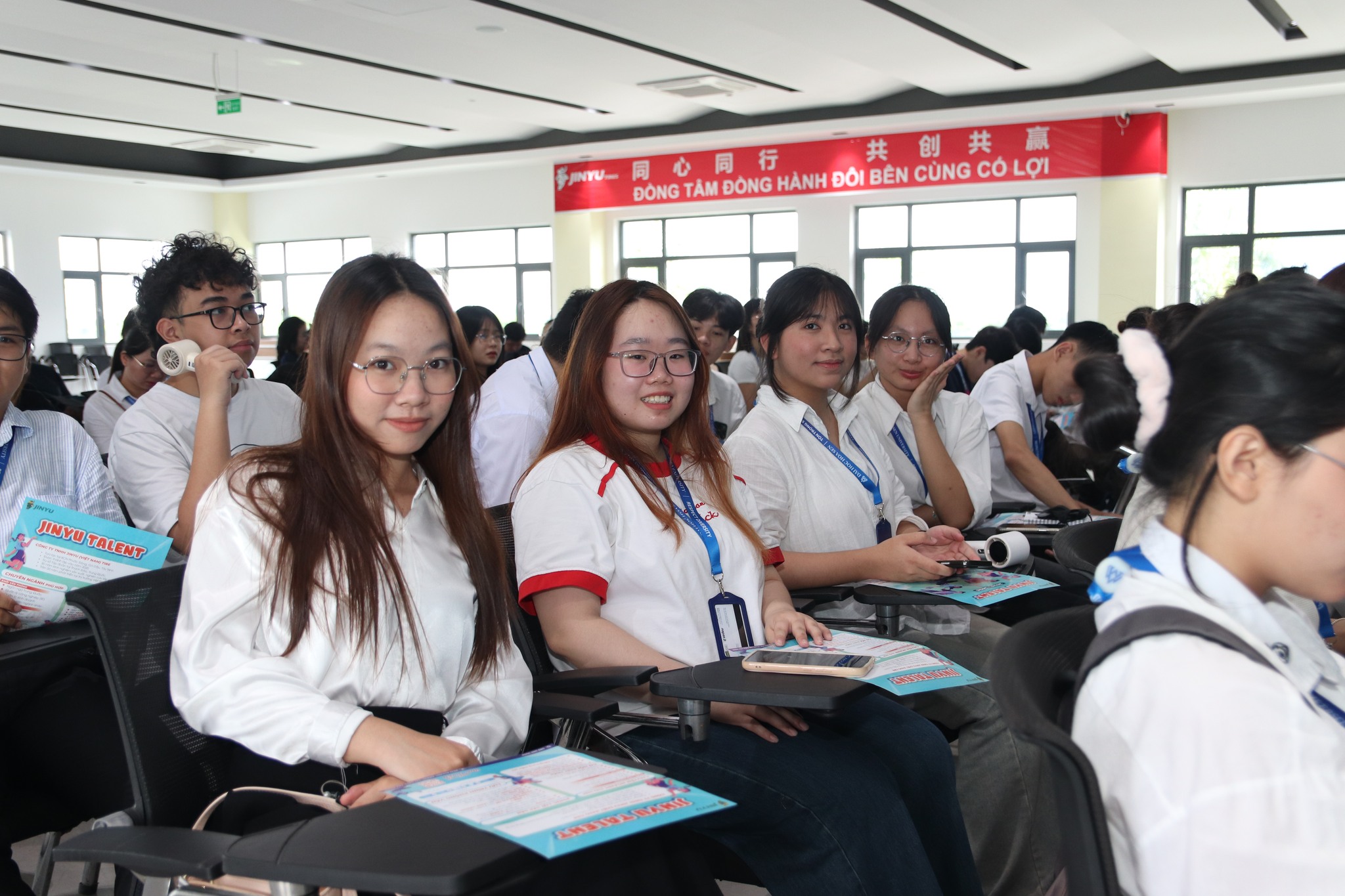 Sinh viên Ngôn ngữ Trung Quốc HSU trải nghiệm thực tế tại Jinyu Company Tour 2025