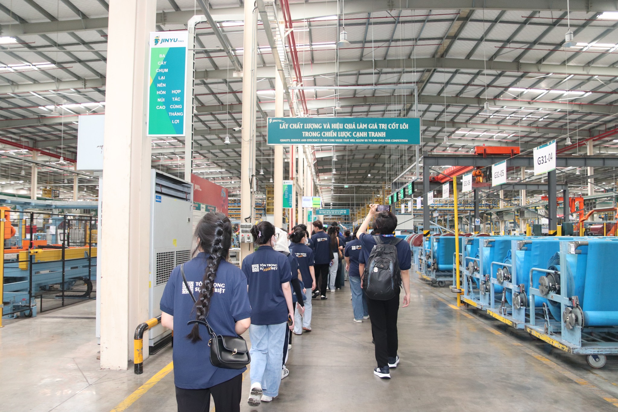 Sinh viên Ngôn ngữ Trung Quốc HSU trải nghiệm thực tế tại Jinyu Company Tour 2025