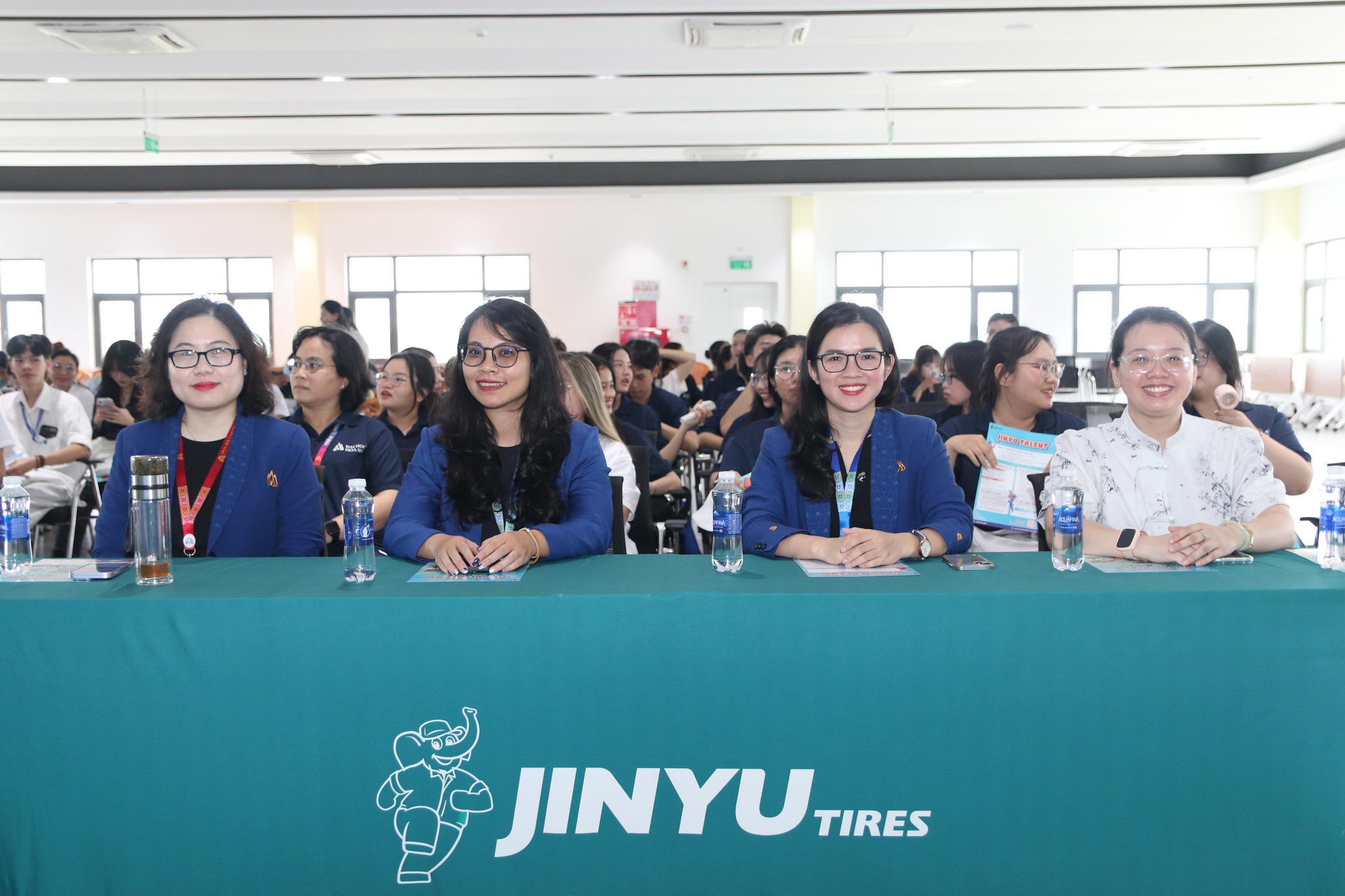 Sinh viên Ngôn ngữ Trung Quốc HSU trải nghiệm thực tế tại Jinyu Company Tour 2025