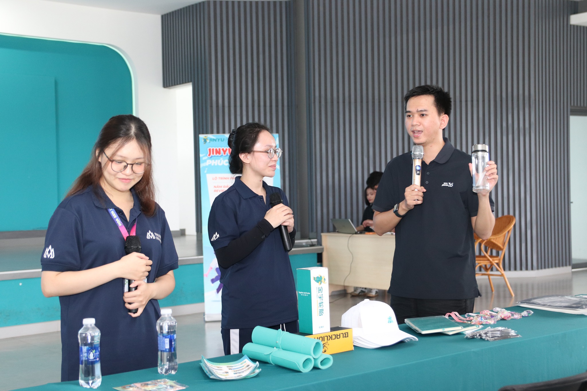 Sinh viên Ngôn ngữ Trung Quốc HSU trải nghiệm thực tế tại Jinyu Company Tour 2025