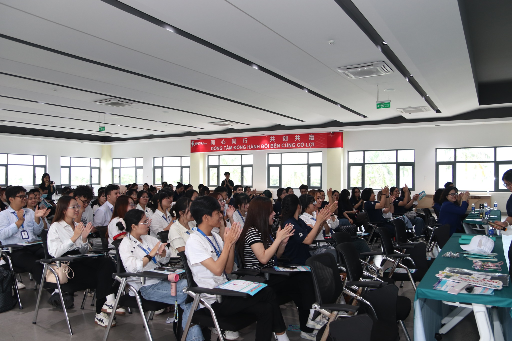 Sinh viên Ngôn ngữ Trung Quốc HSU trải nghiệm thực tế tại Jinyu Company Tour 2025