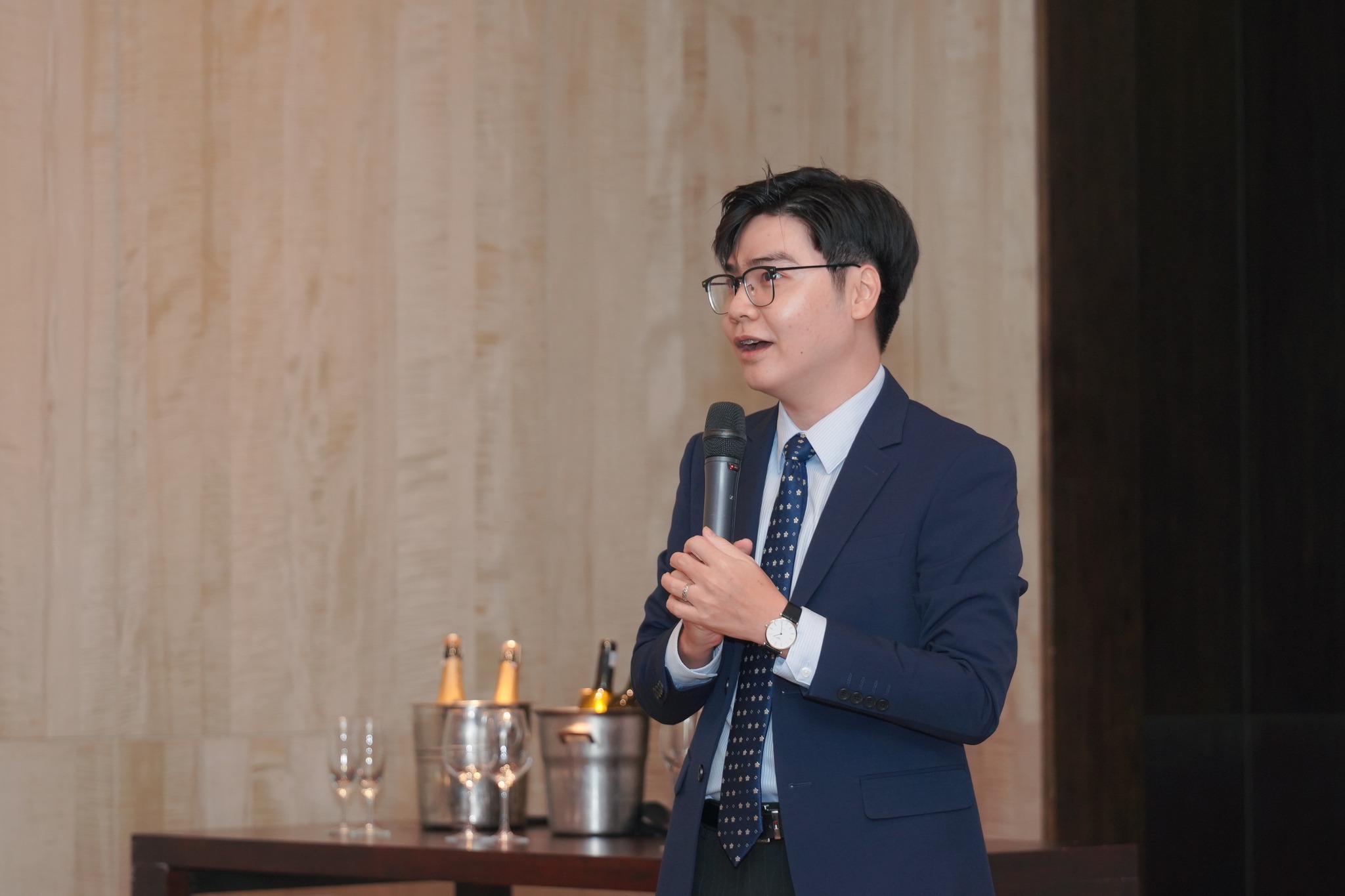 Sinh viên Hoa Sen Elite khám phá nghệ thuật rượu vang cùng chuyên gia tại New World Saigon Hotel