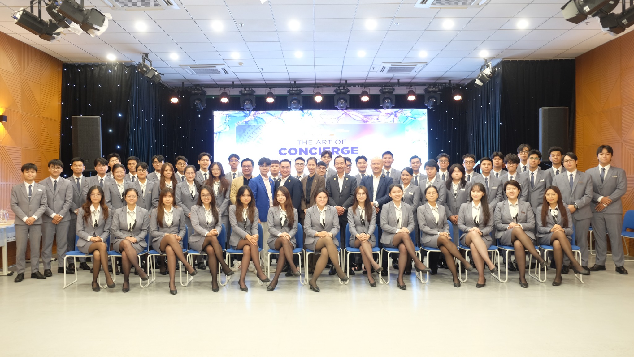 Sinh viên Hoa Sen Elite tiếp cận chuẩn mực nghề Concierge cùng chuyên gia khách sạn 5 sao