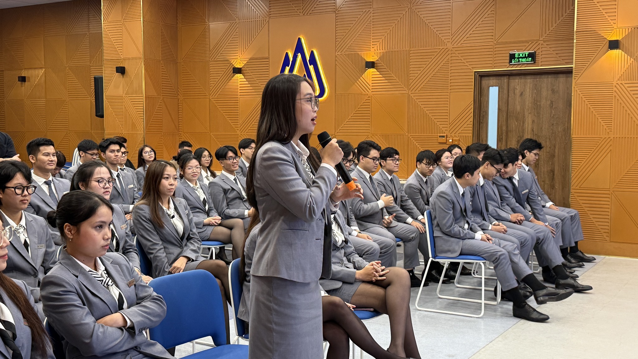 Sinh viên Hoa Sen Elite tiếp cận chuẩn mực nghề Concierge cùng chuyên gia khách sạn 5 sao