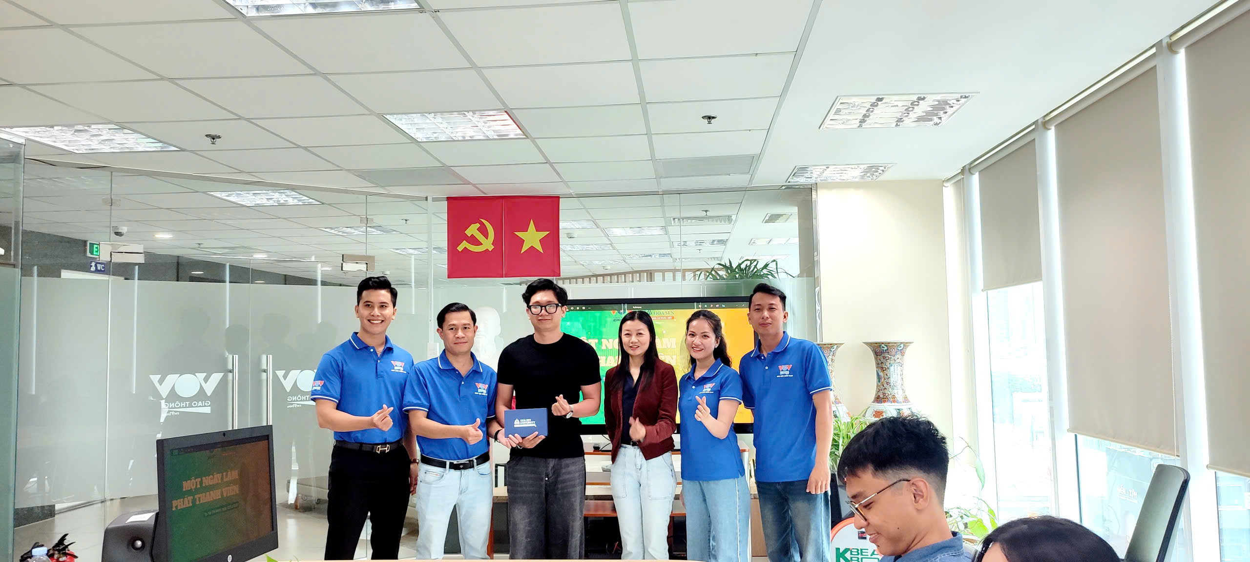 Sinh viên HSU trải nghiệm hậu trường VOV, học làm phát thanh chuyên nghiệp