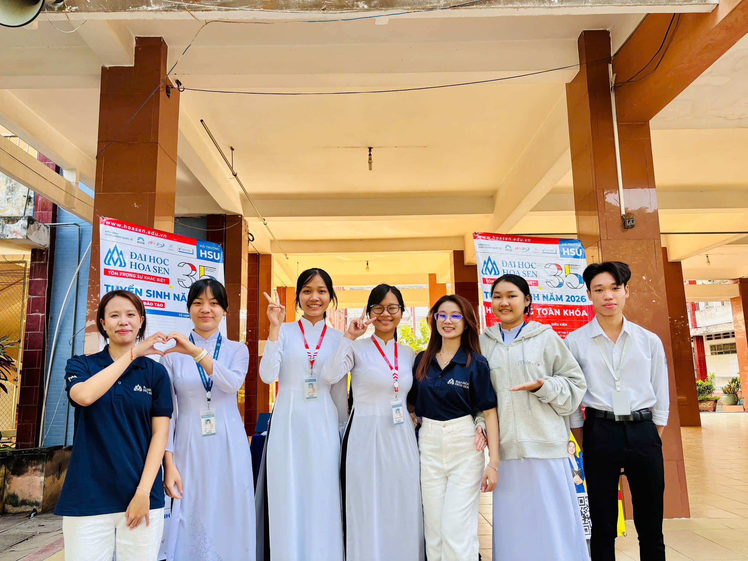 Hành trình mang giảng đường đến lớp học THPT của "đại sứ HSU"