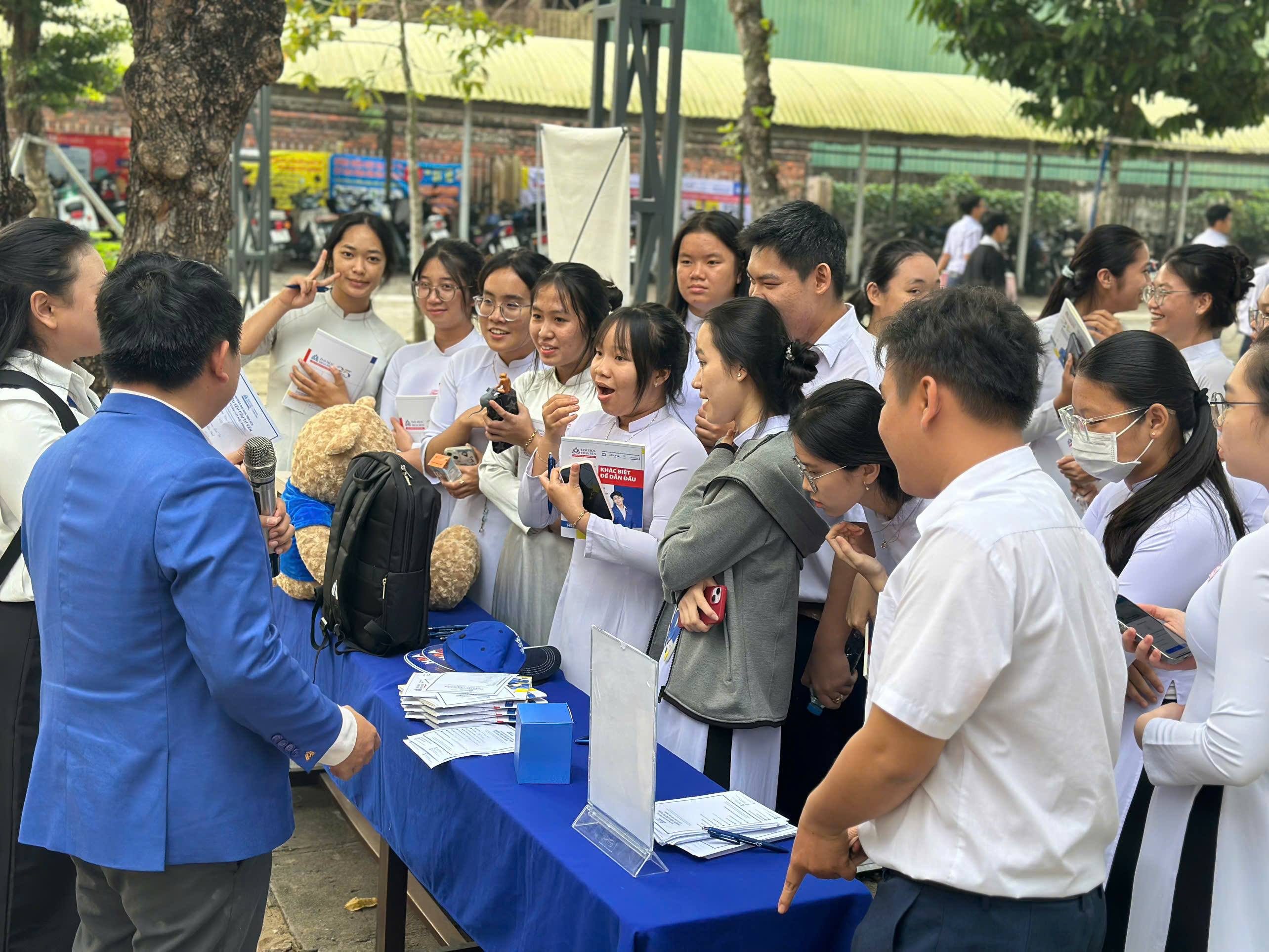 THPT Nguyễn Đình Chiểu