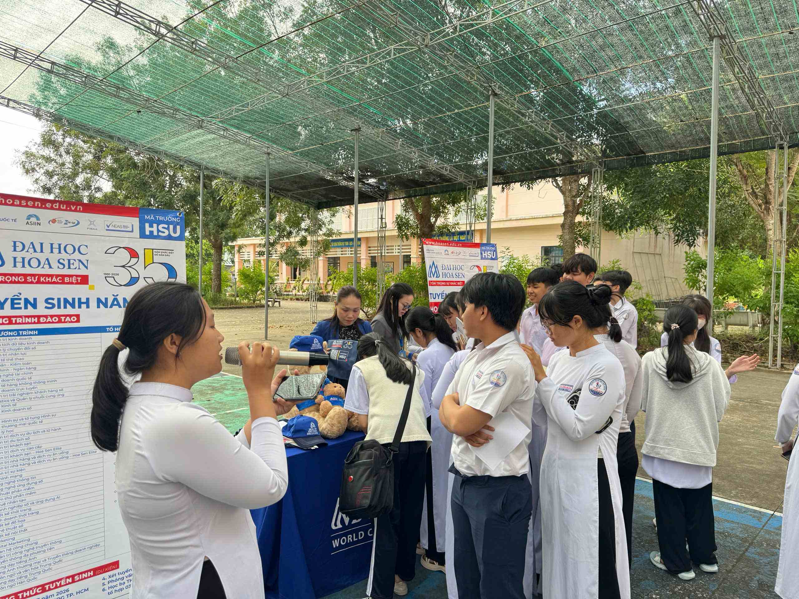 THPT Lạc Long Quân