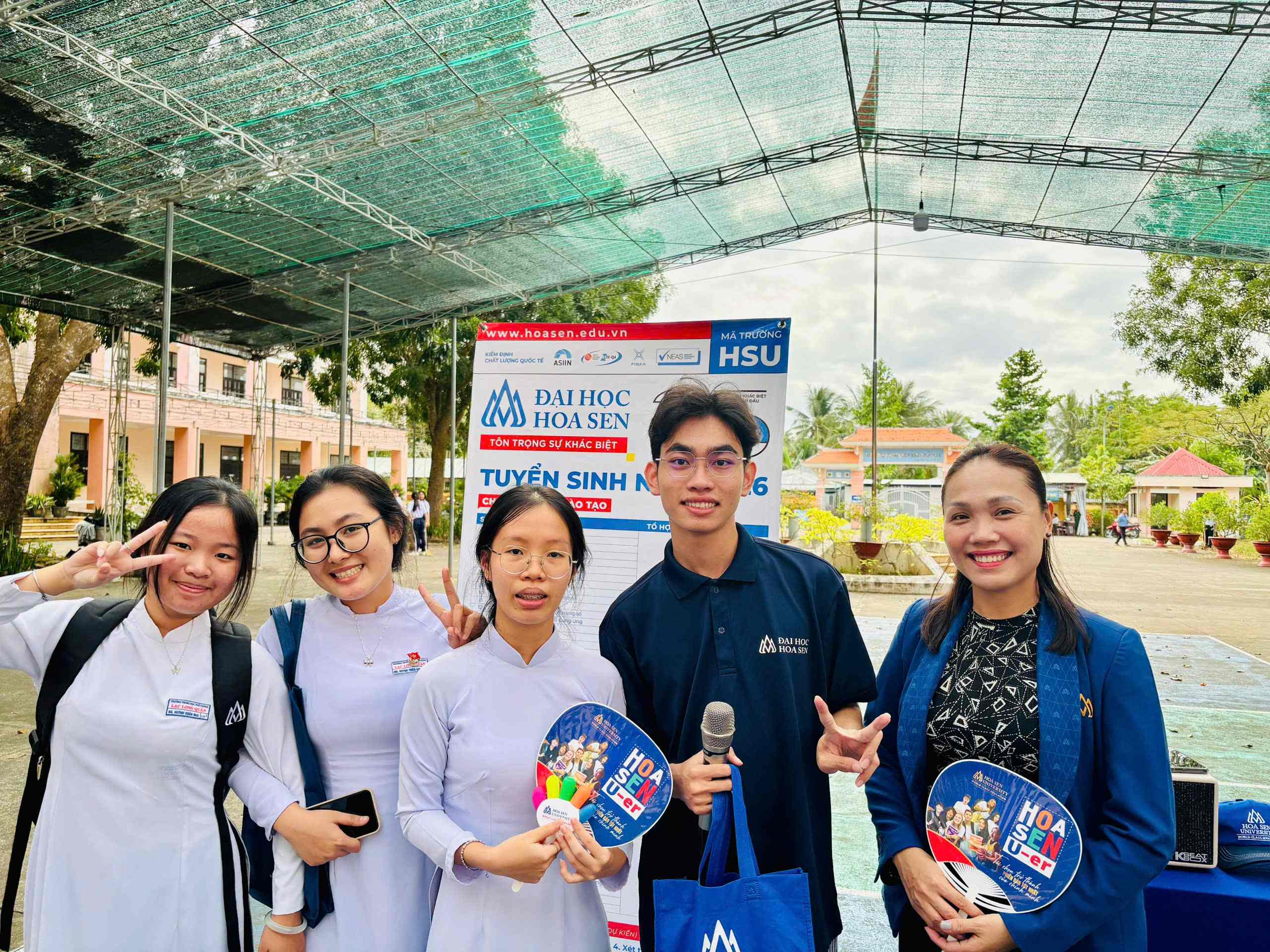 THPT Lạc Long Quân