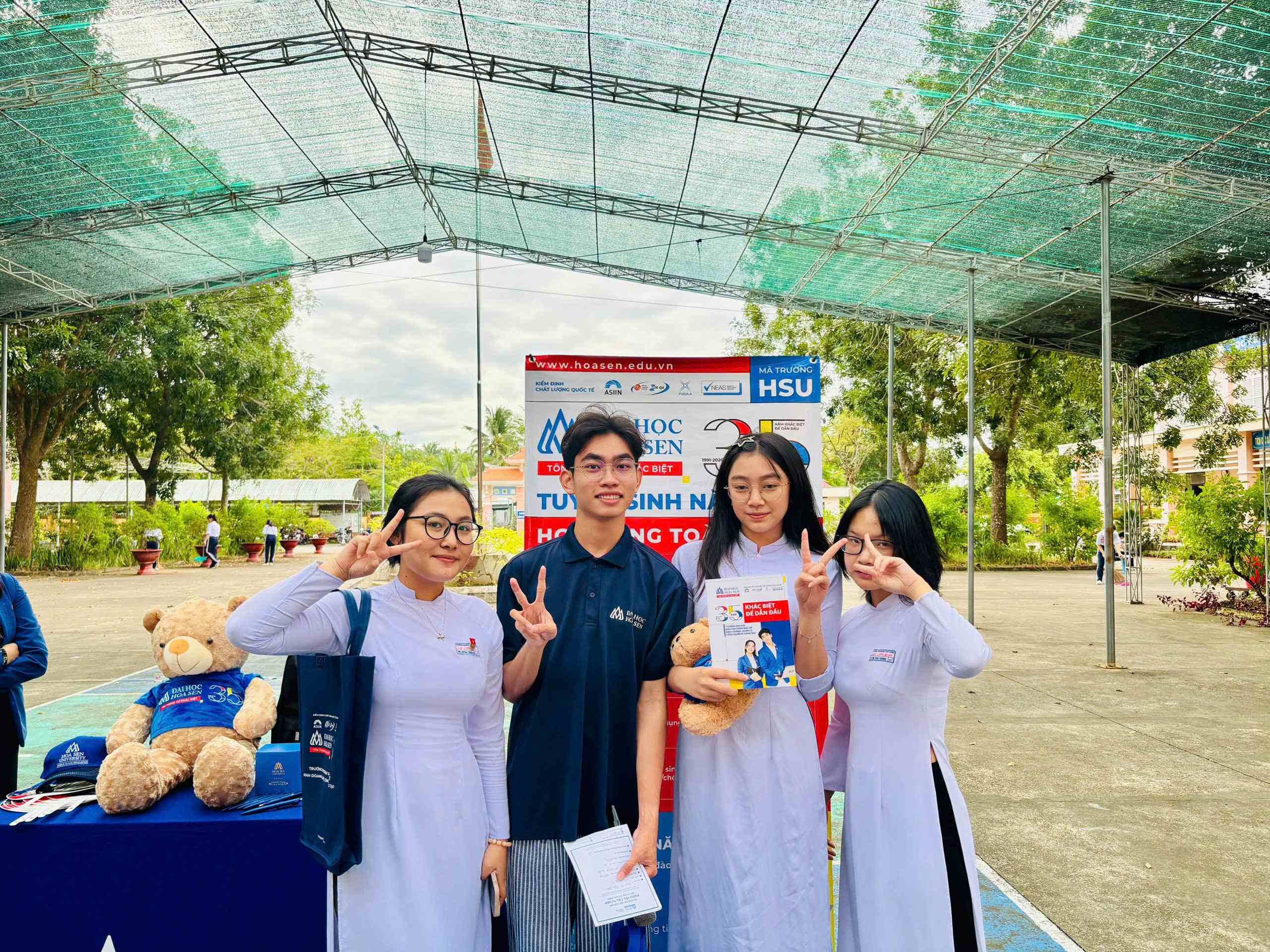 THPT Lạc Long Quân