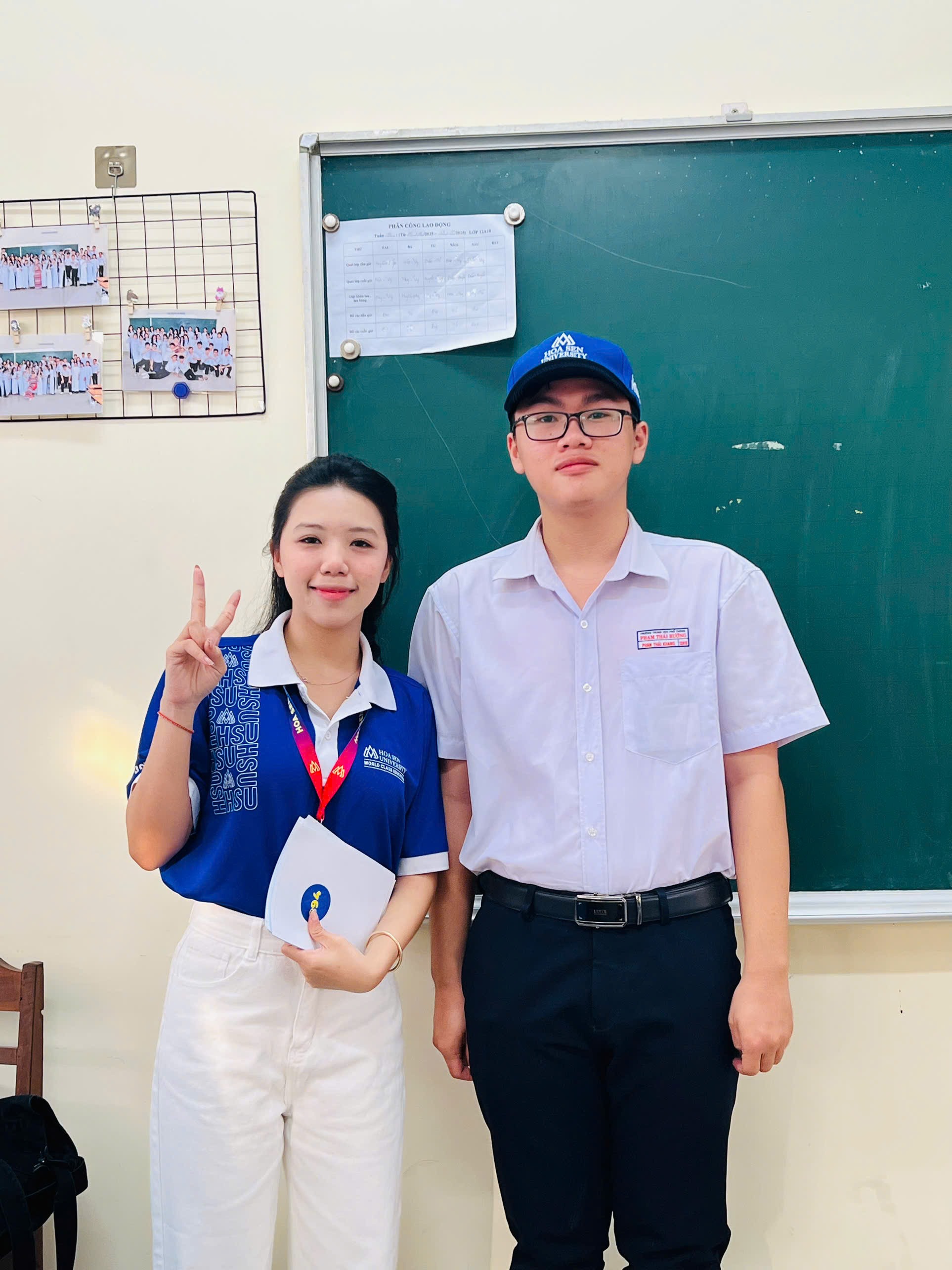 Hành trình mang giảng đường đến lớp học THPT của "đại sứ HSU"