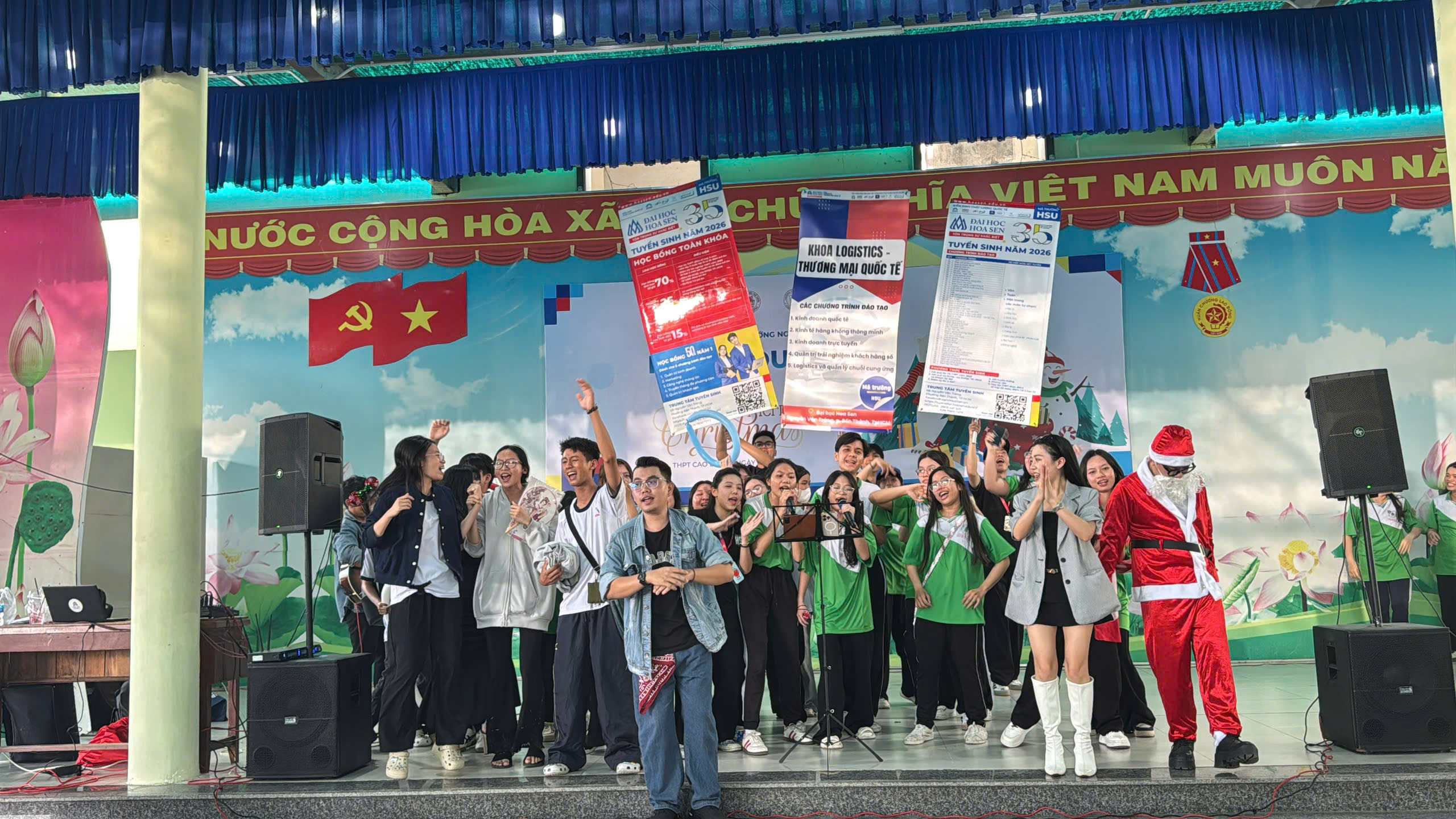 HSU đồng hành tư vấn ngành học cho học sinh Đồng Tháp trong không khí Giáng sinh rộn ràng