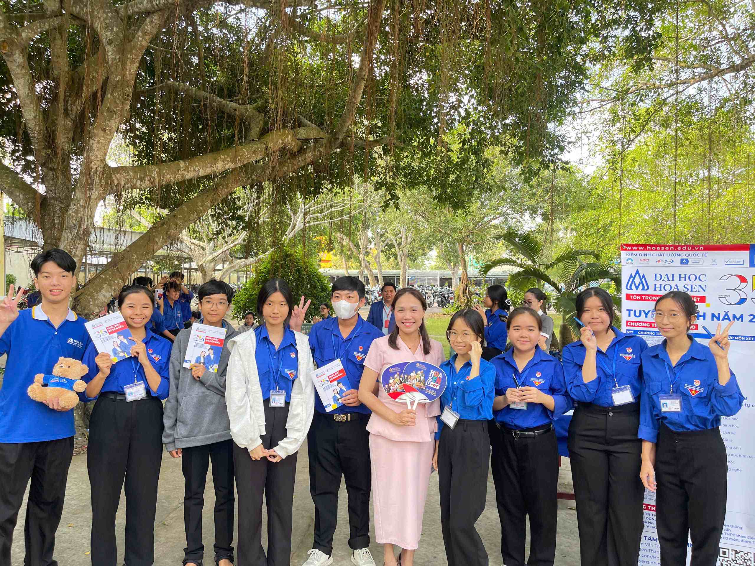 Hành trình mang giảng đường đến lớp học THPT của "đại sứ HSU"