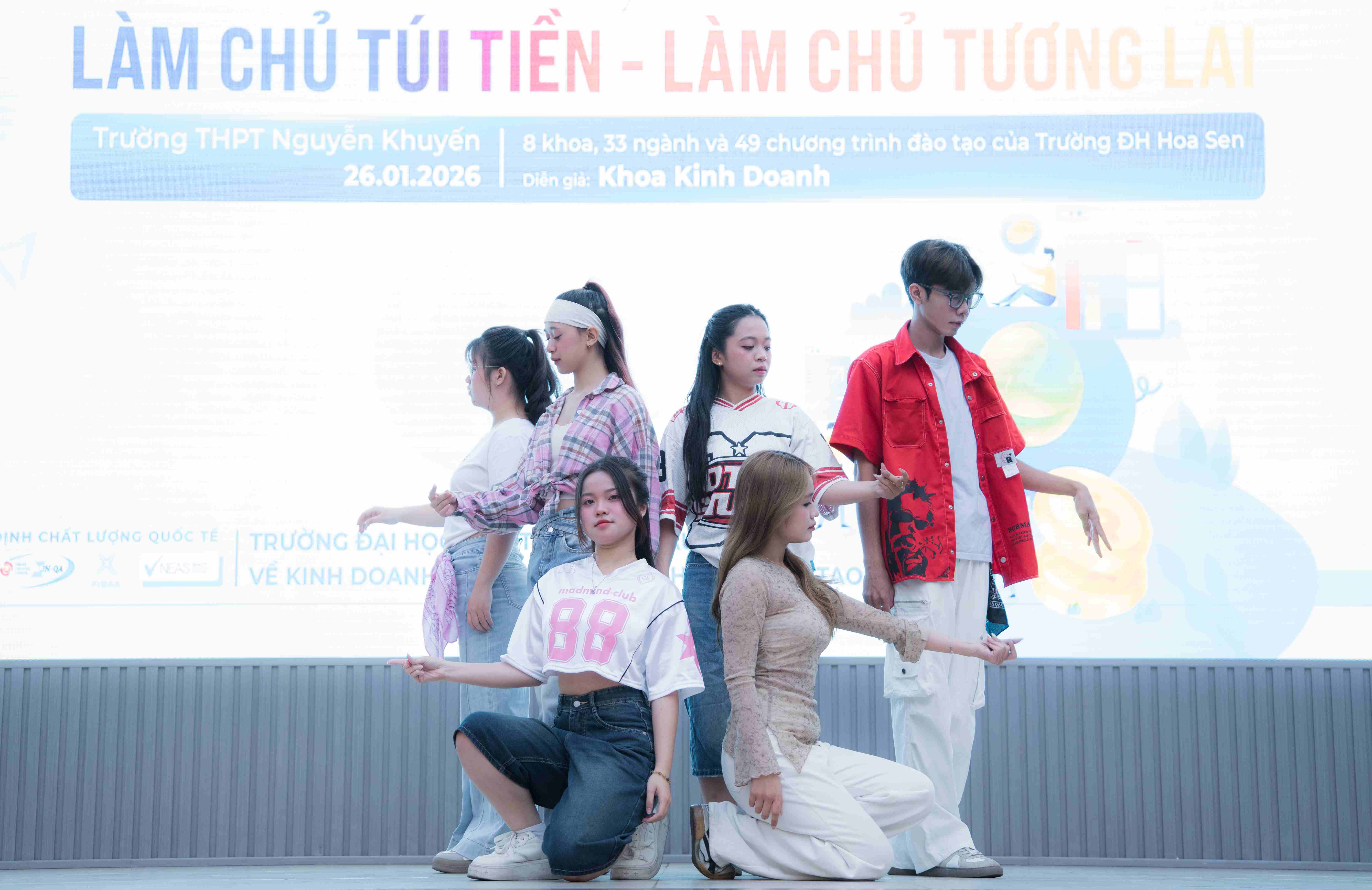 Học sinh THPT Nguyễn Khuyến học bí quyết "làm chủ túi tiền" cùng chuyên gia HSU