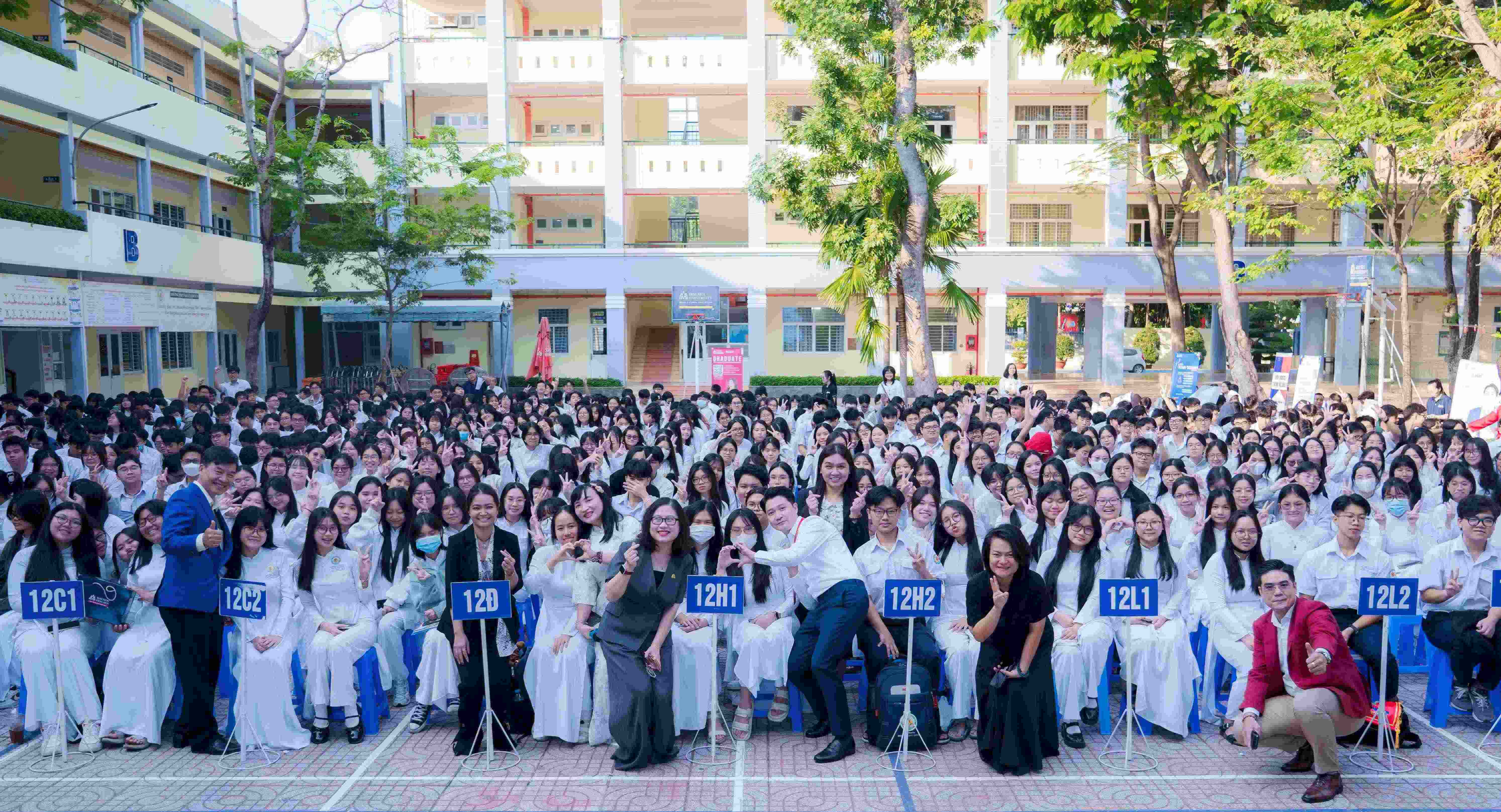 Học sinh THPT Nguyễn Khuyến học bí quyết "làm chủ túi tiền" cùng chuyên gia HSU