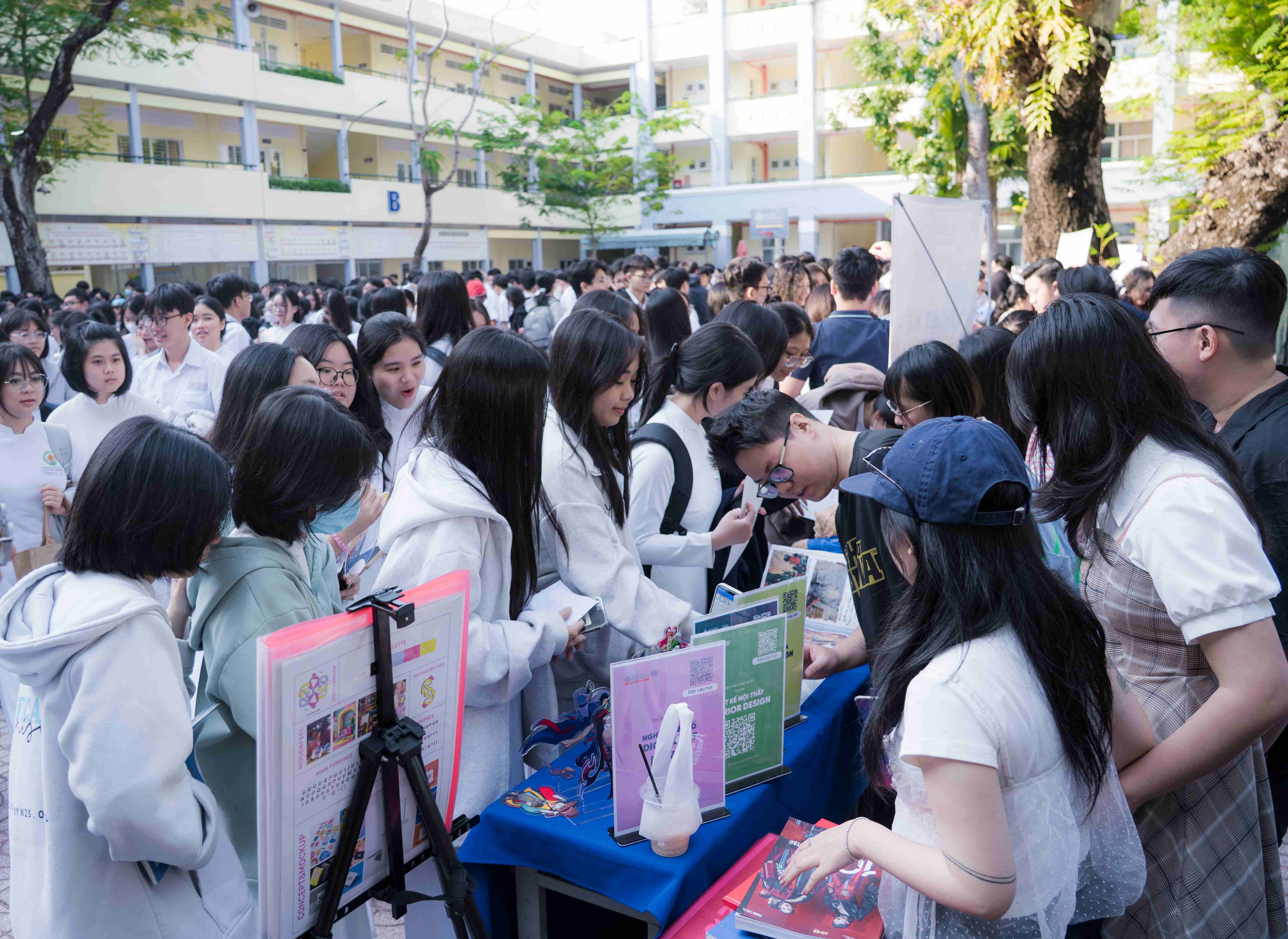 Học sinh THPT Nguyễn Khuyến học bí quyết "làm chủ túi tiền" cùng chuyên gia HSU