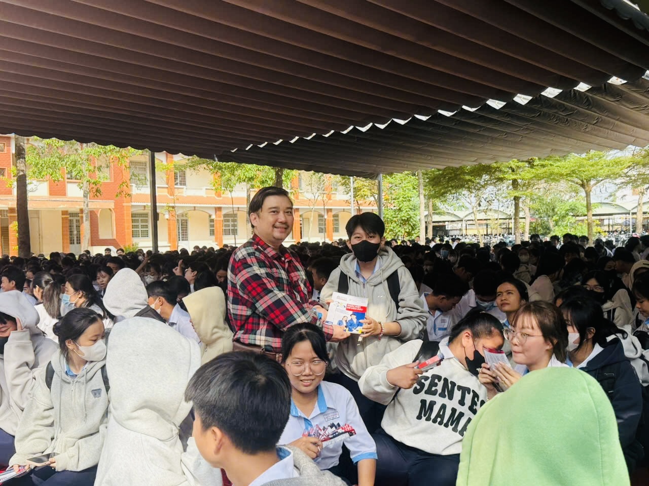 HSU - Chuyên đề “Làm giàu không khó, Giàu hay nghèo do đâu? tại Trường THPT Nguyễn Đình Chiểu (Tây Ninh)