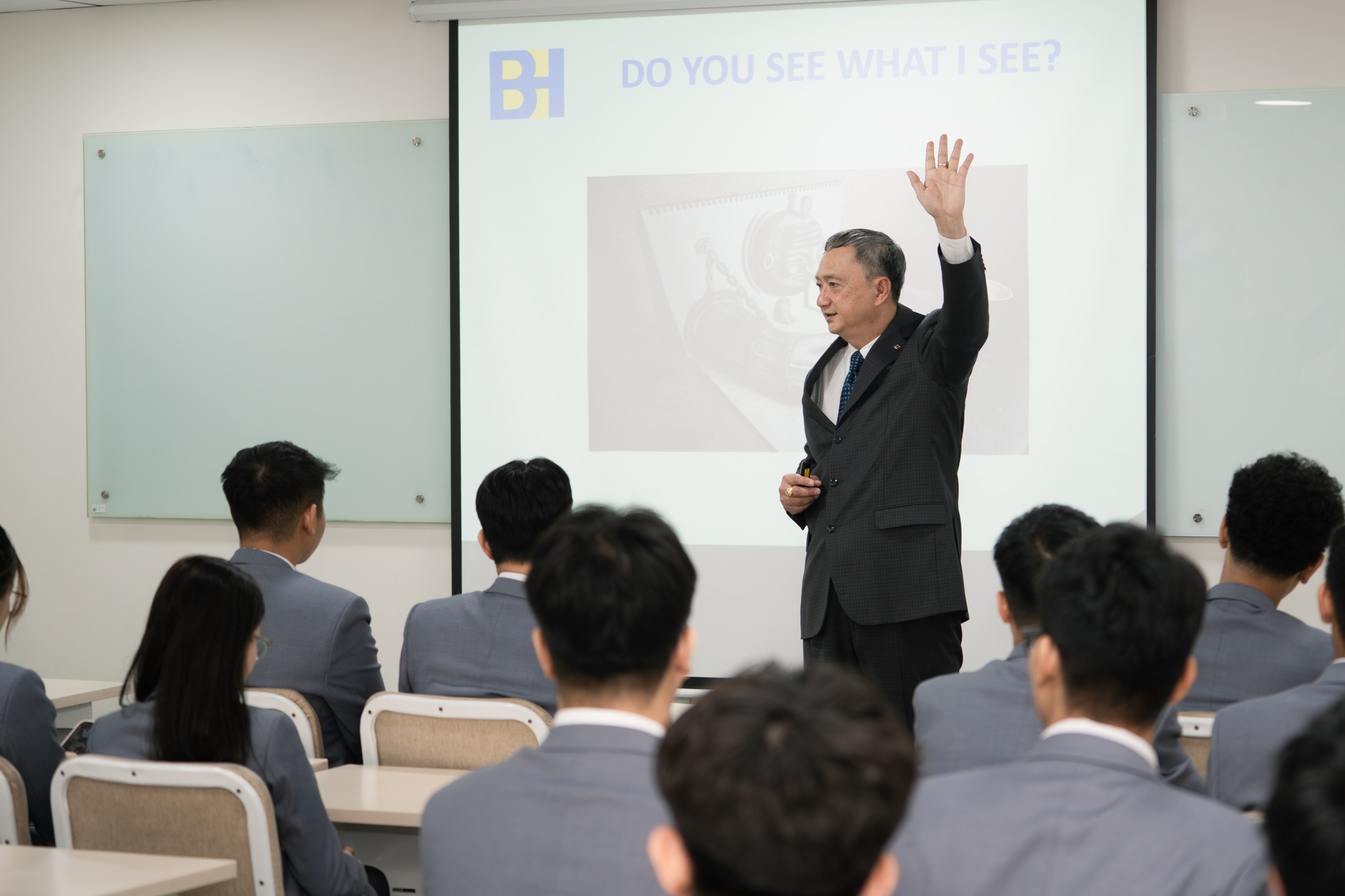 Sinh viên Hoa Sen Elite định vị bản thân với ngành Khách sạn – Dịch vụ cùng TGĐ Becamex Hospitality