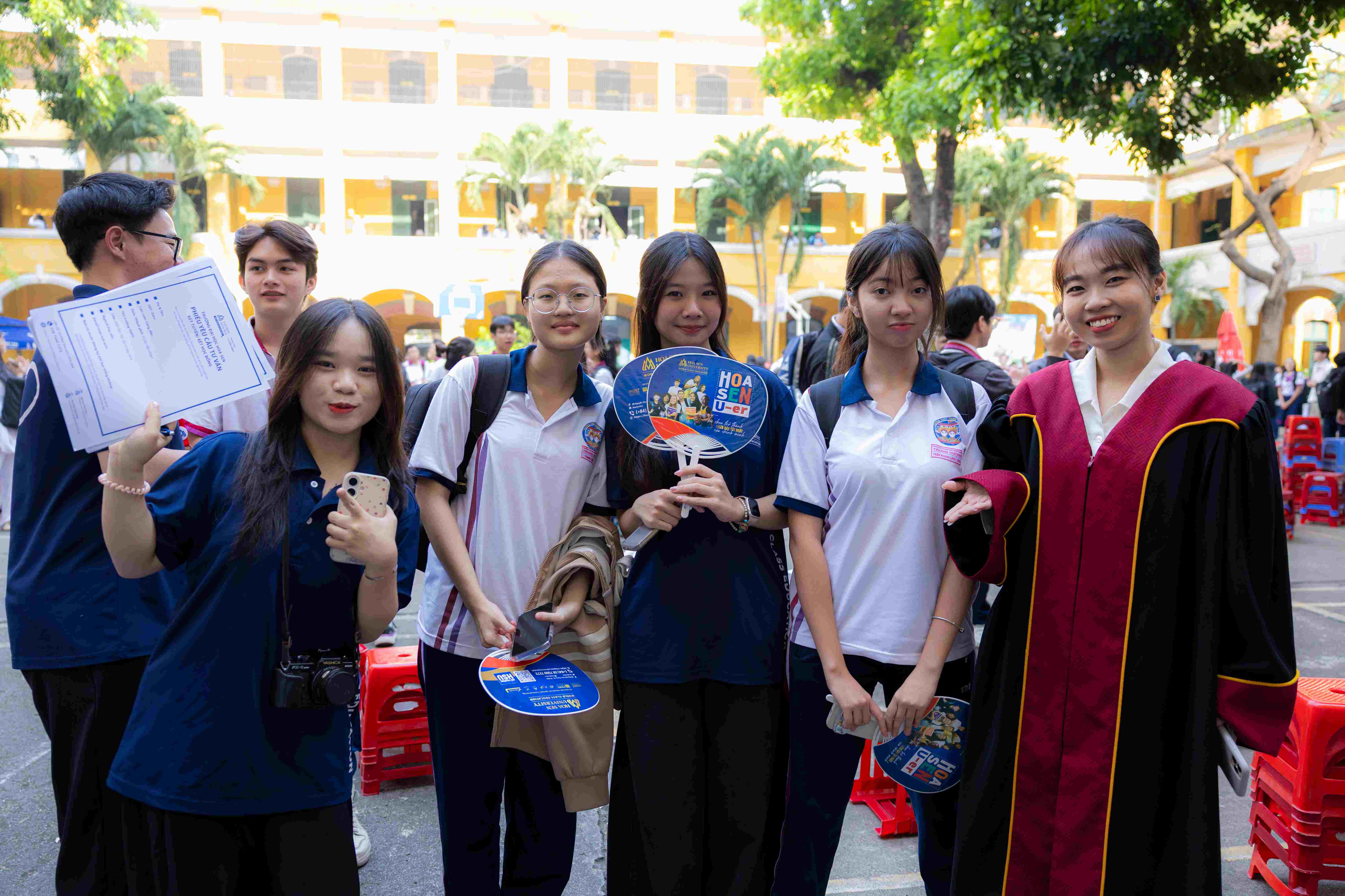 Không khí gần gũi, trẻ trung khi có sự tham gia từ các bạn sinh viên HSU