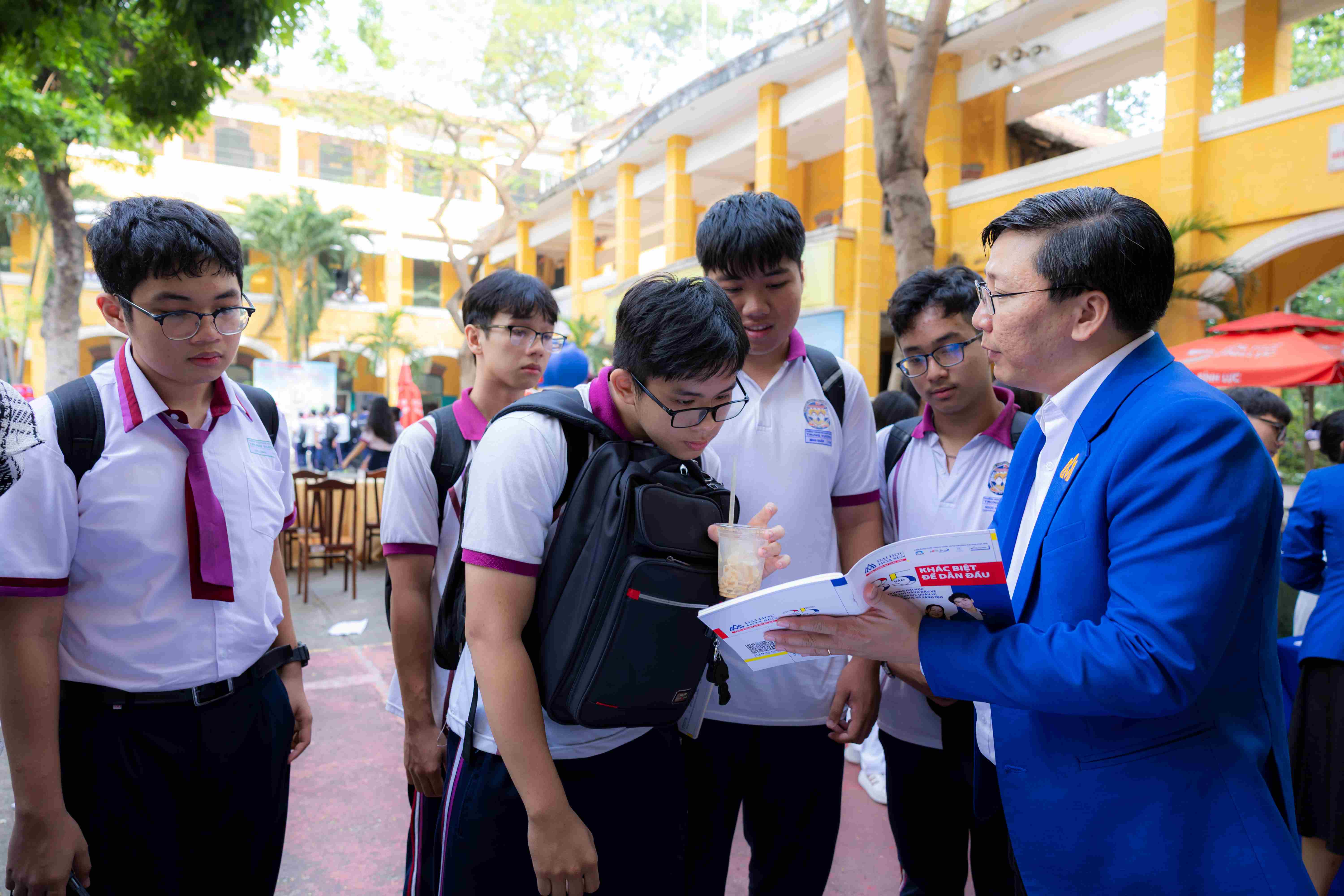 ThS. Phạm Hồng Thanh trực tiếp tư vấn ngành học thuộc khối ngành công nghệ