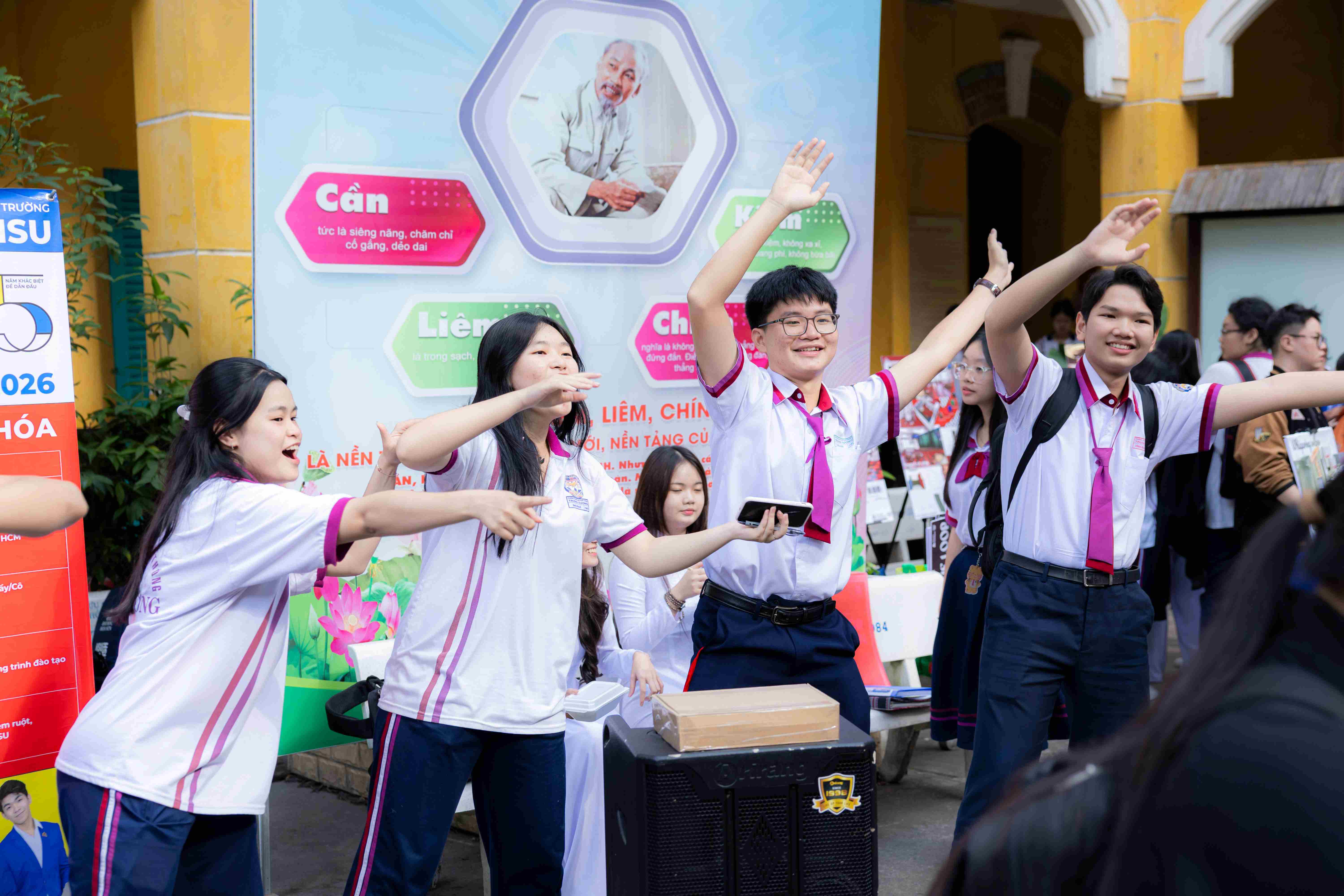 Học sinh hào hứng tham gia trải nghiệm