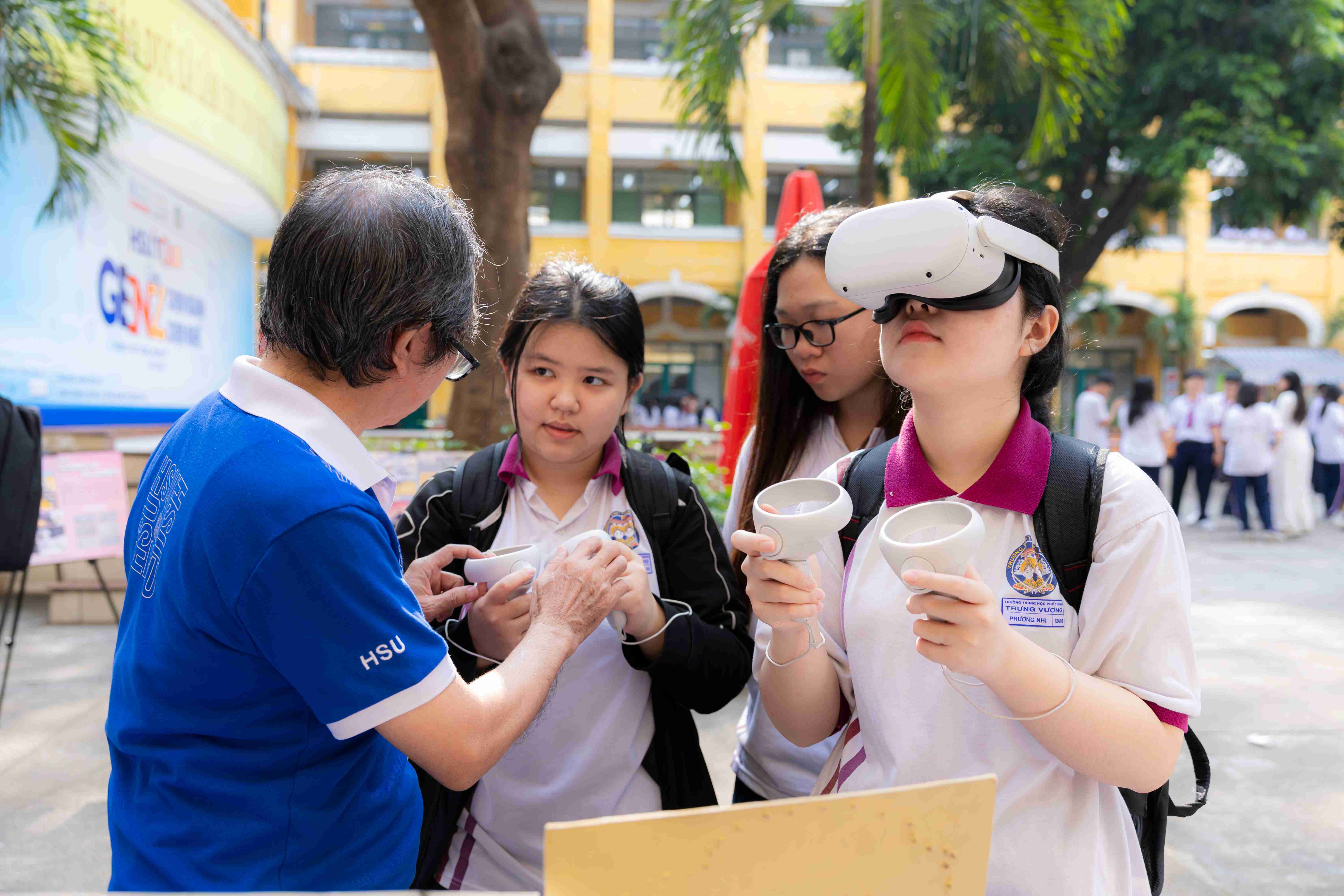 Trài nghiệm thú vị tại Gian hàng Khoa Thiết kế - Nghệ thuật