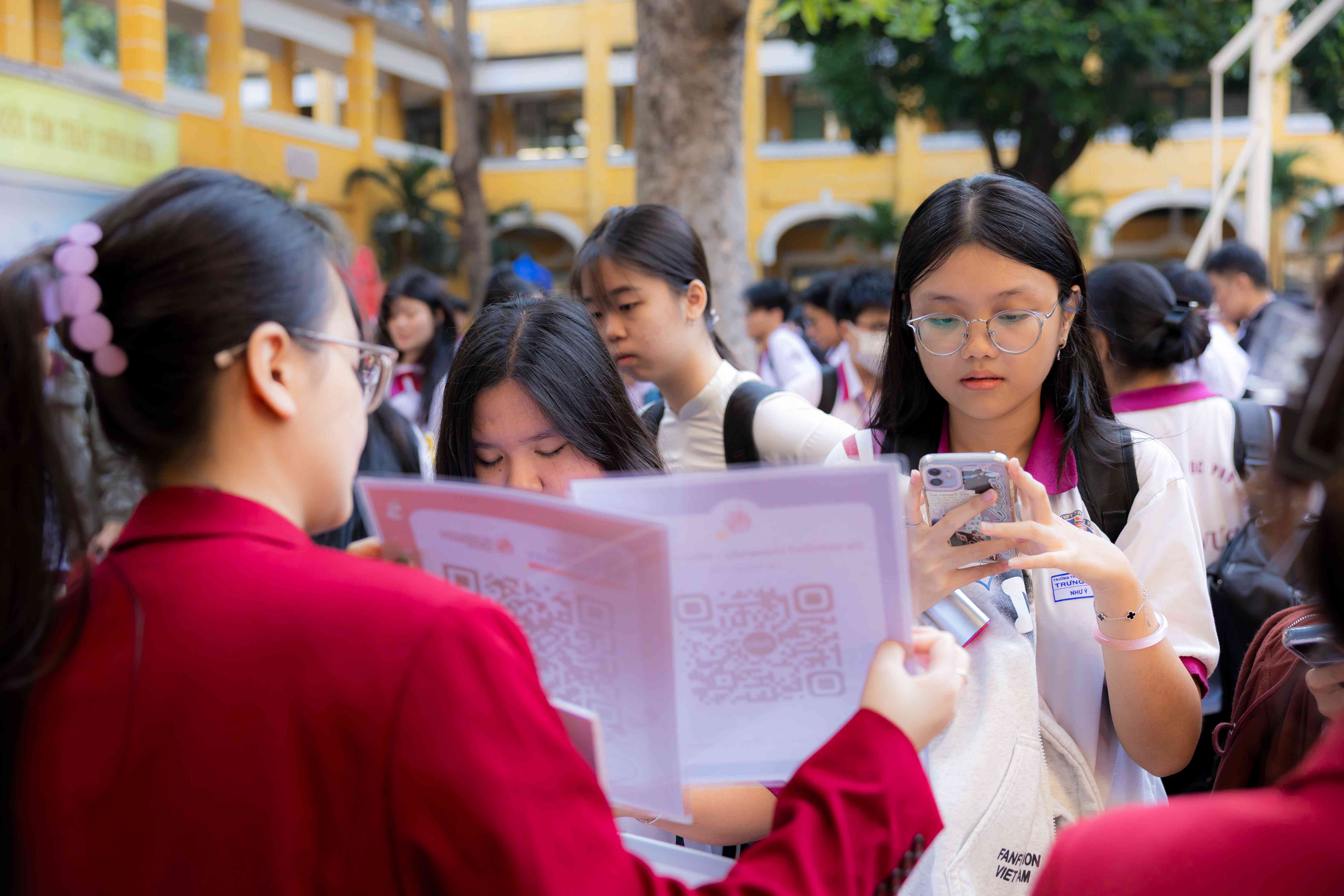 Trài nghiệm tại Gian hàng của Viện Đào tạo và Hợp tác Quốc tế