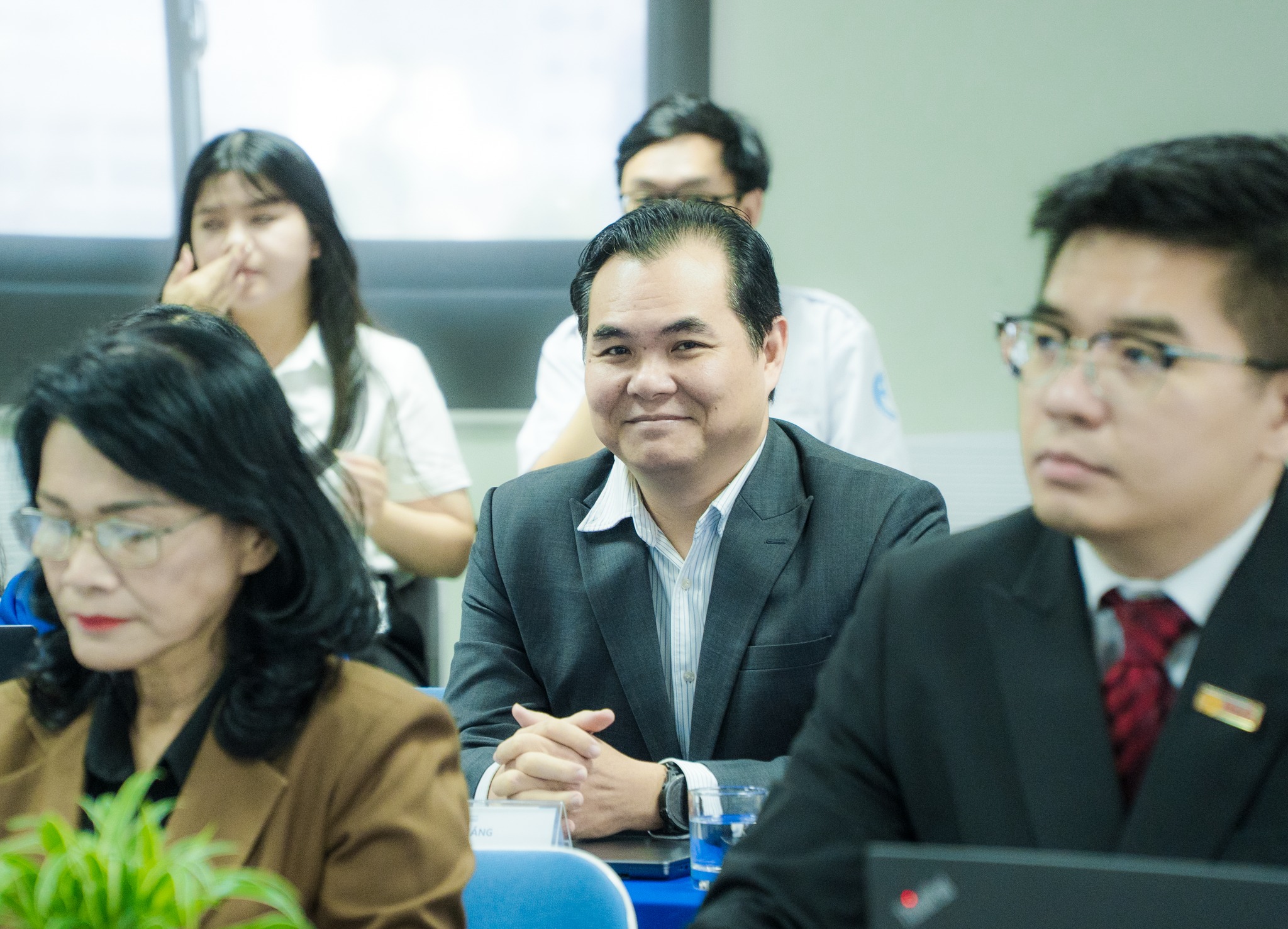 Chung kết Behind The Data 2025: sinh viên Khoa Kinh doanh phát triển tư duy nghiên cứu và năng lực phân tích dữ liệu